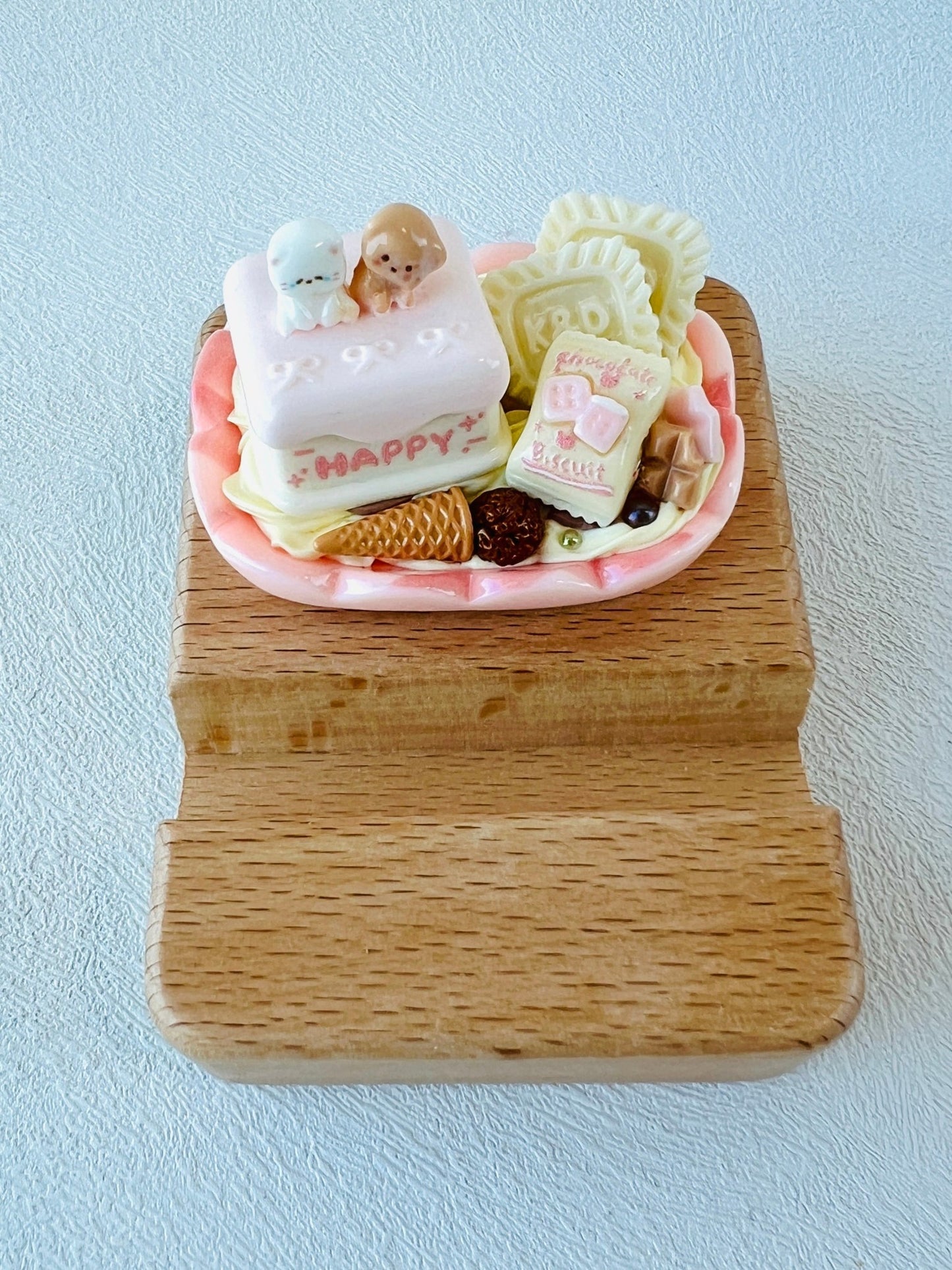 Dessert Phone Stand