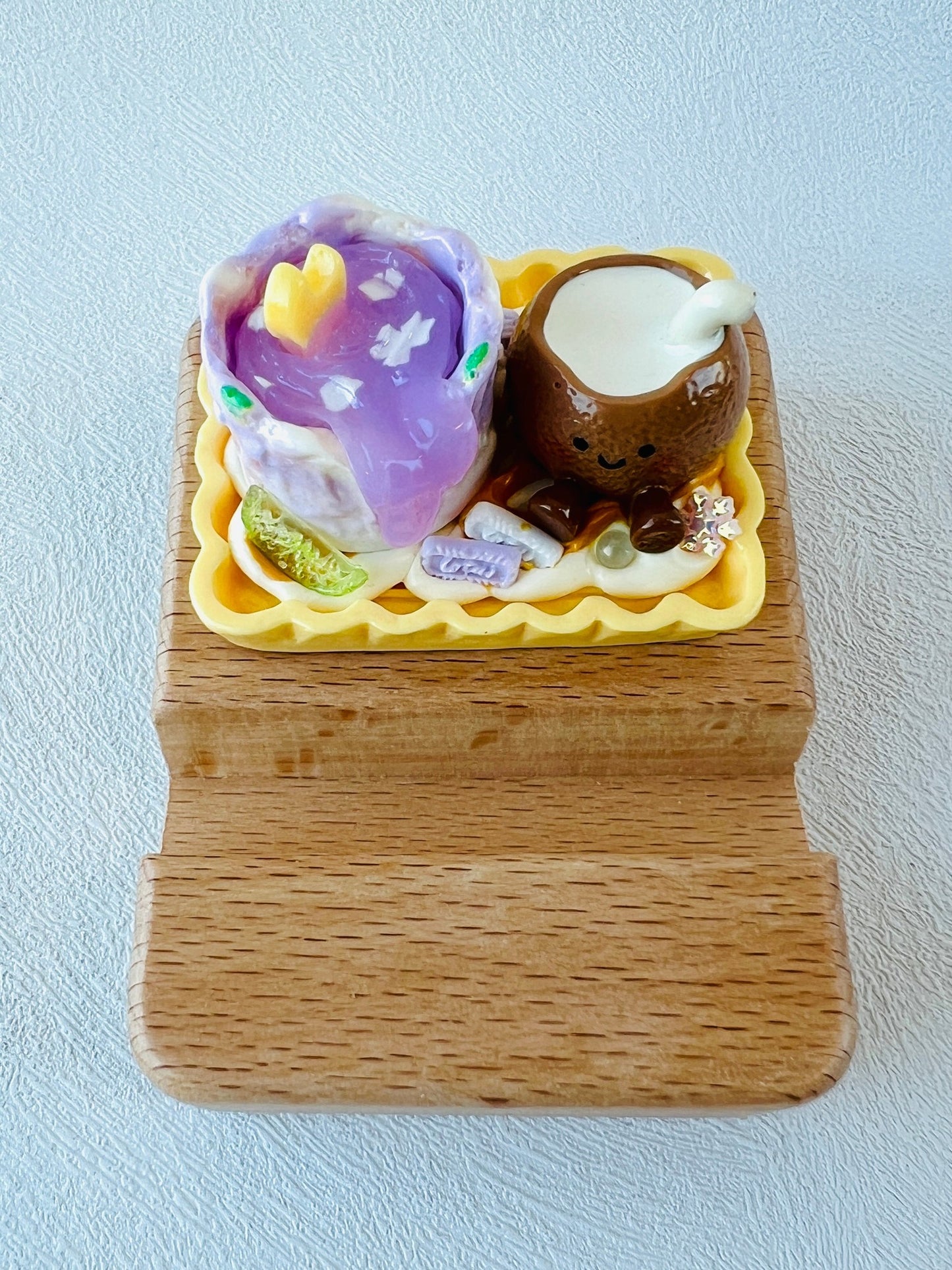 Dessert Phone Stand
