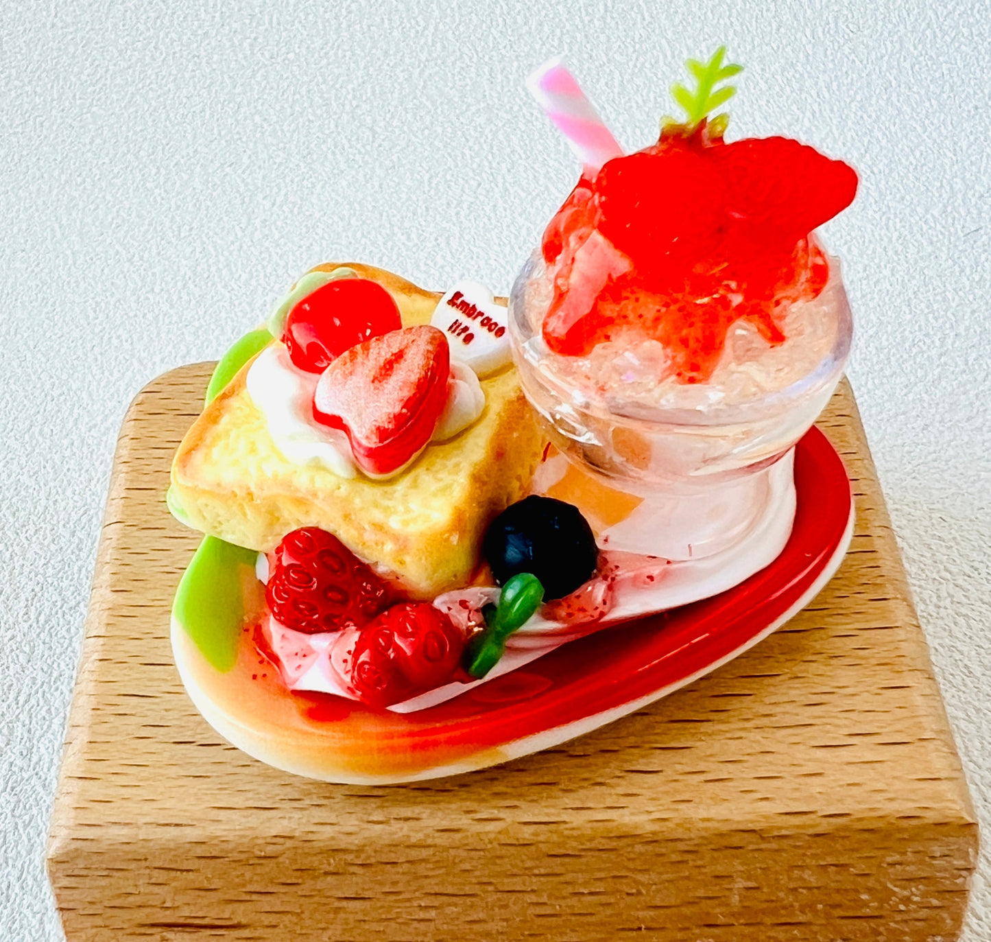 Dessert Phone Stand