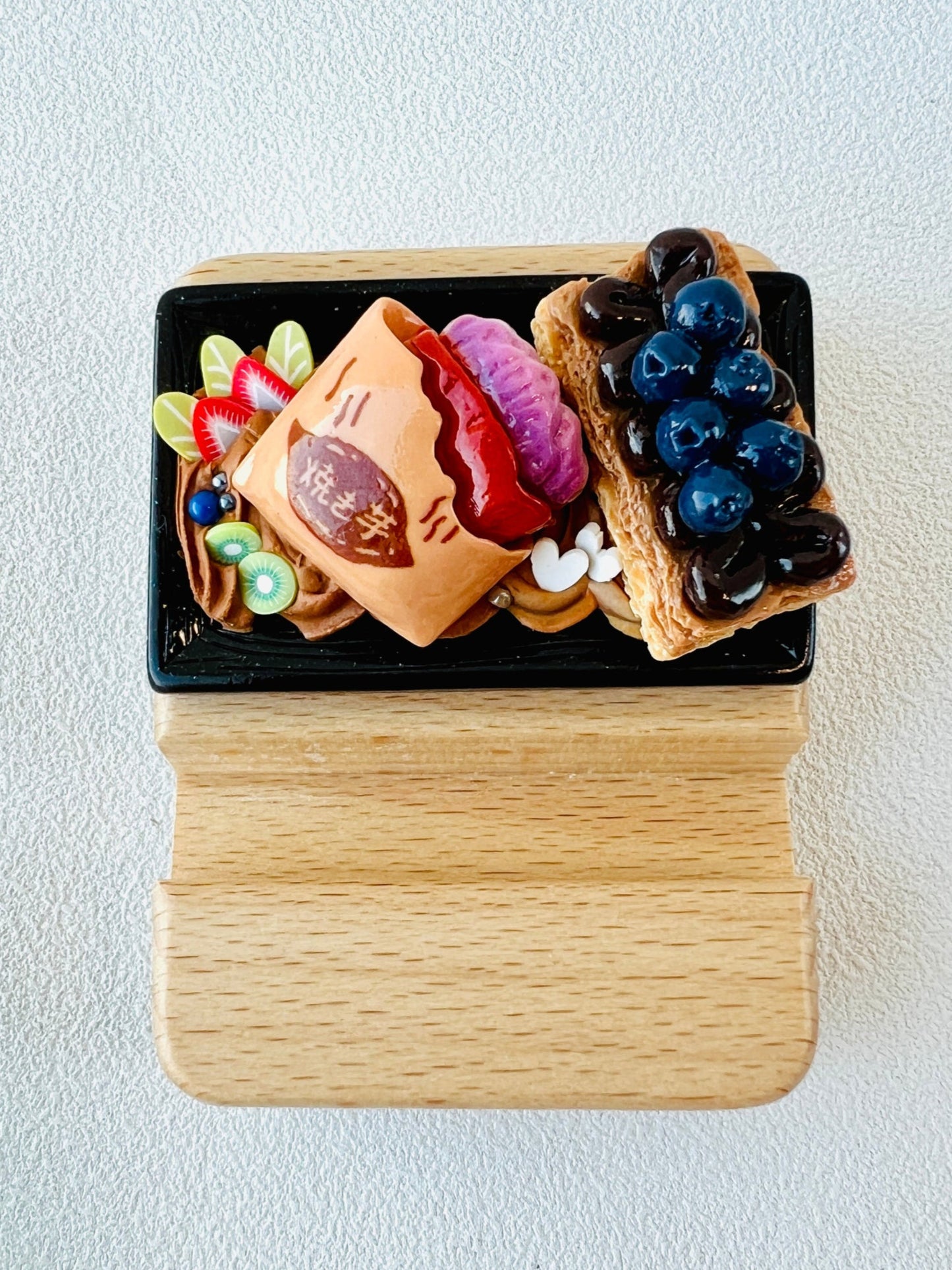 Dessert Phone Stand