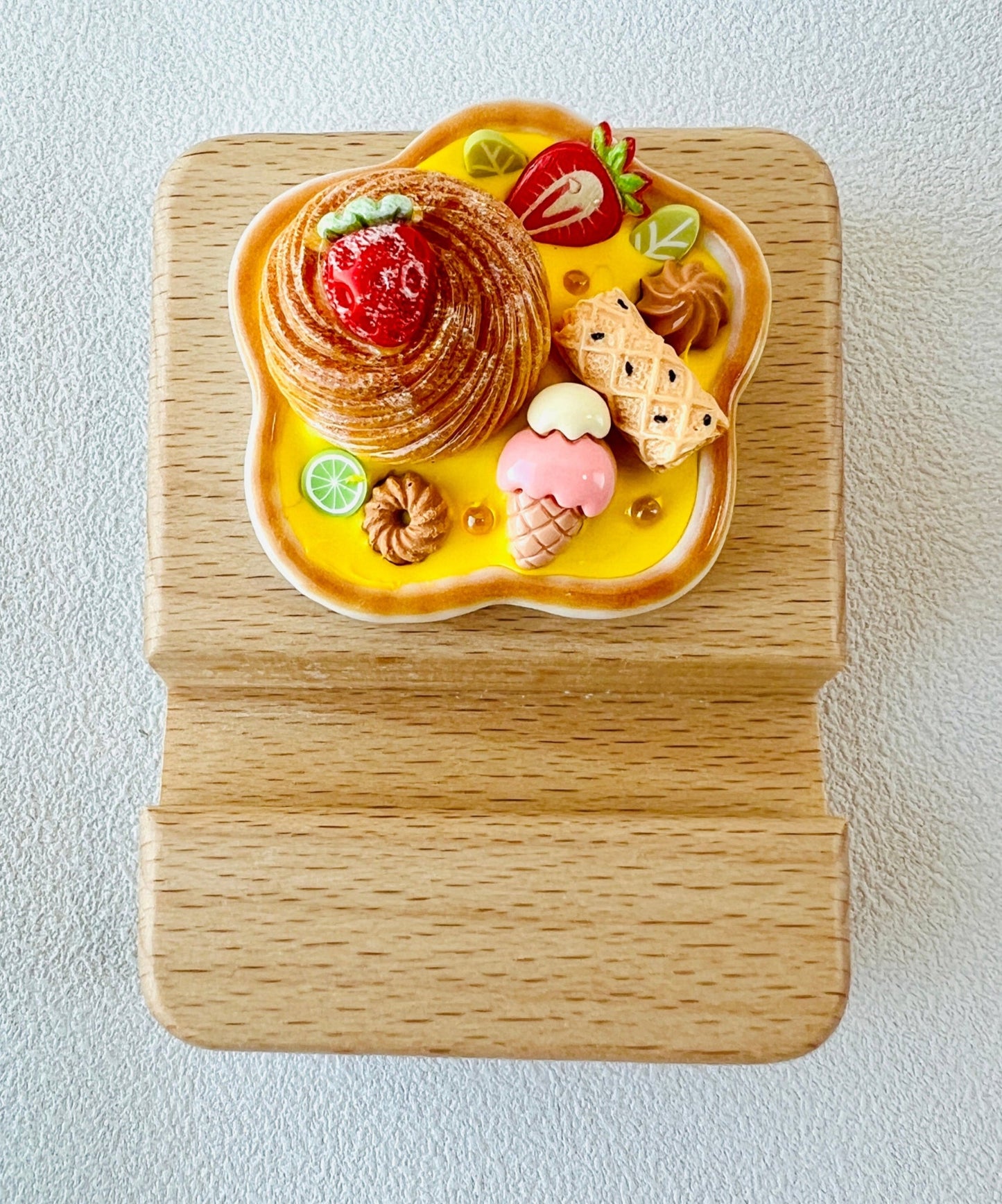 Dessert Phone Stand