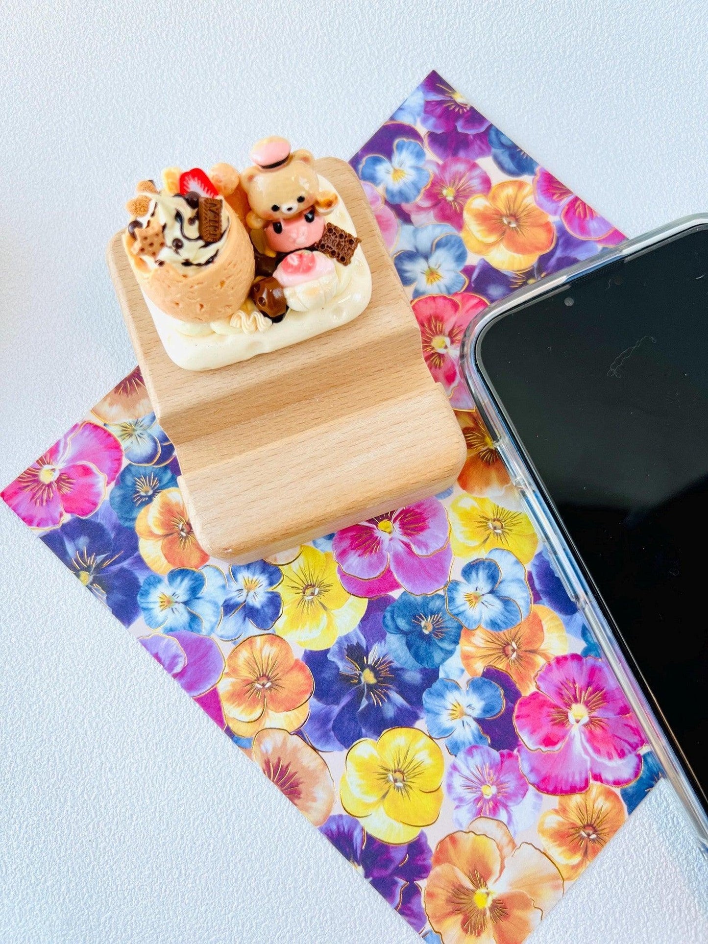 Bear Theme Name Engraving Wooden Phone Stand