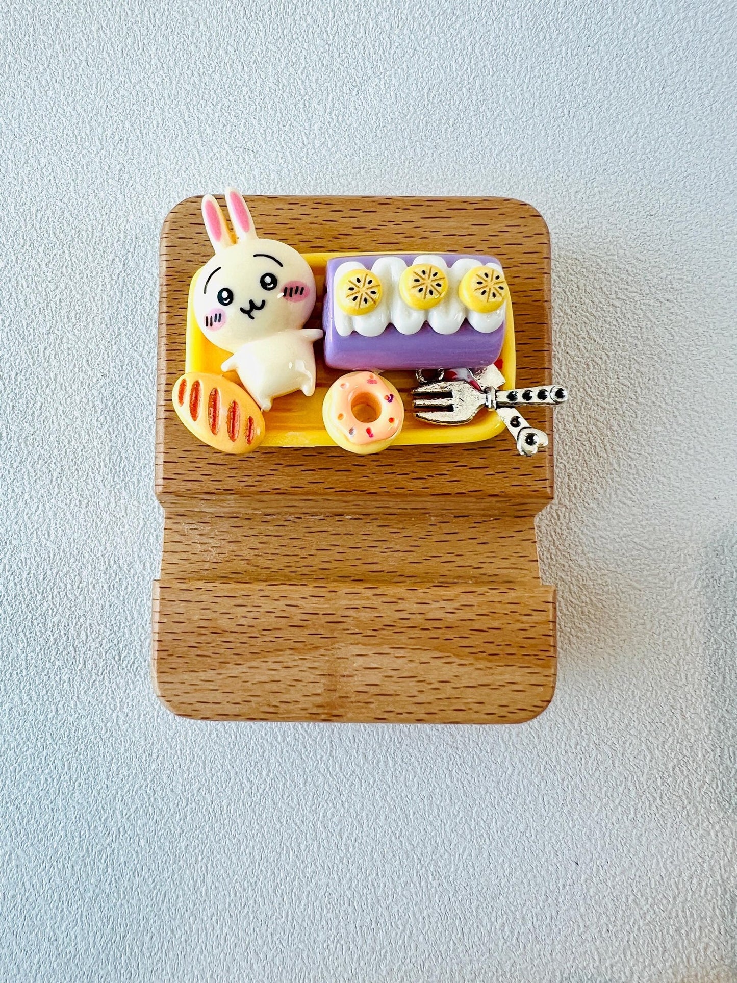 Chiikawa Personalized Engraving Phone Stand Wooden Phone Support Phone Holder Desk Decor Adorable Gift