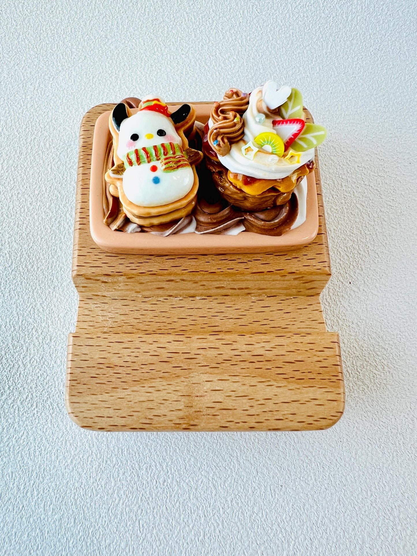Sanrio Theme Personalized Engraving Wooden Phone Stand