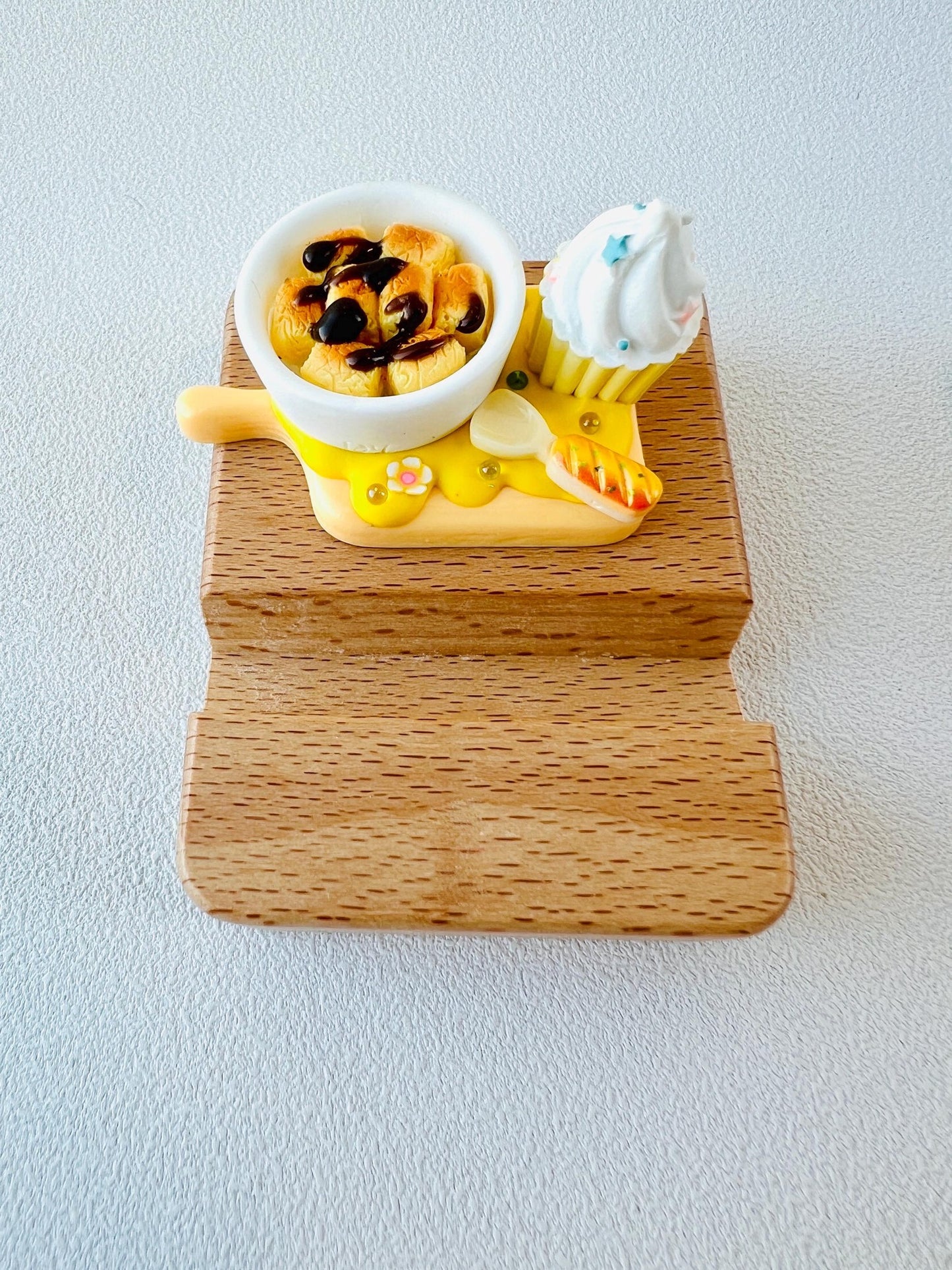 Delicious Food Theme Personalized Name Engraving Phone Dock Miniature Food Wooden Phone Support Phone Holder Desk Decor Adorable Gift
