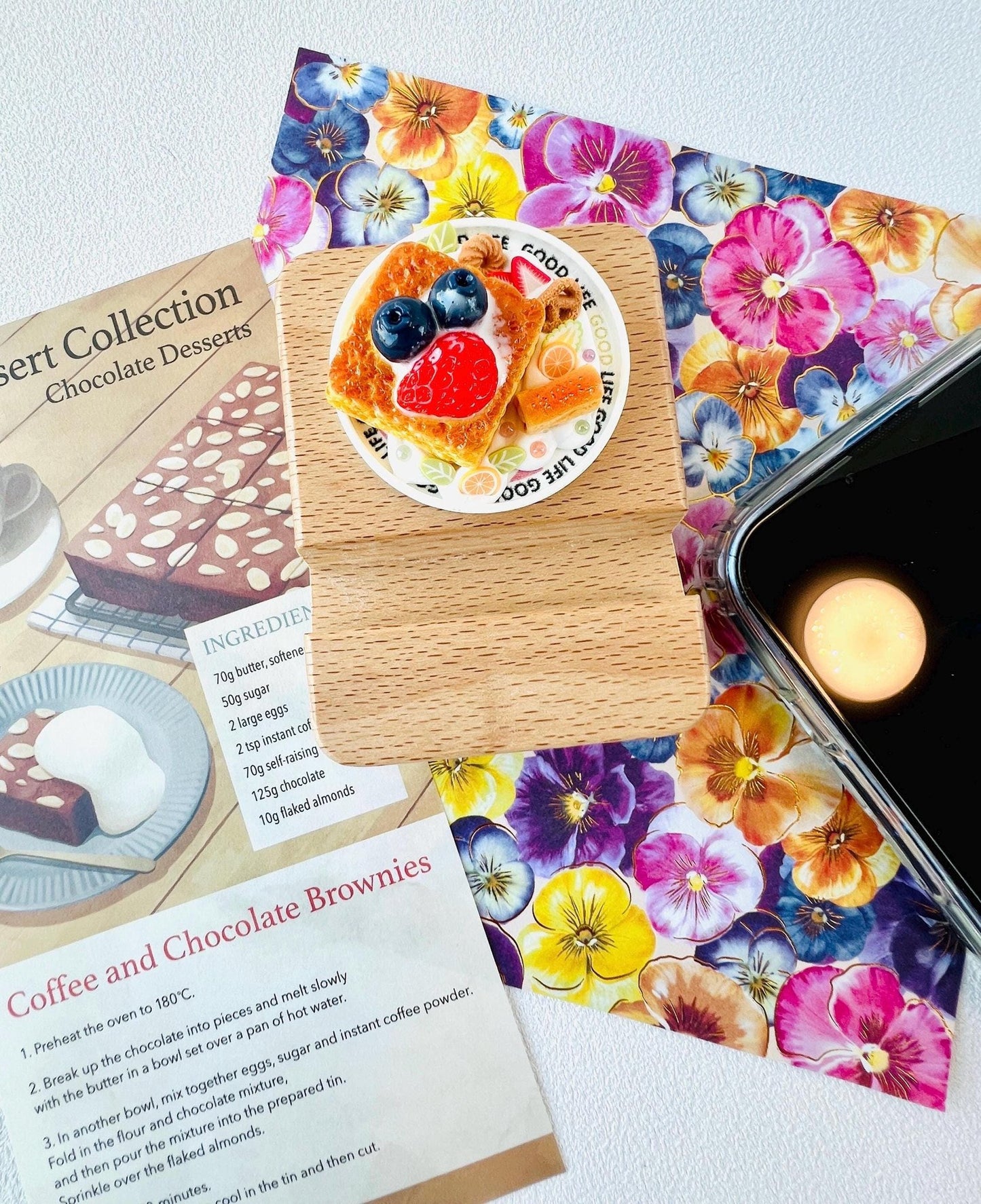 Delicious Food Theme Personalized Name Engraving Phone Dock Miniature Food Wooden Phone Support Phone Holder Desk Decor Adorable Gift