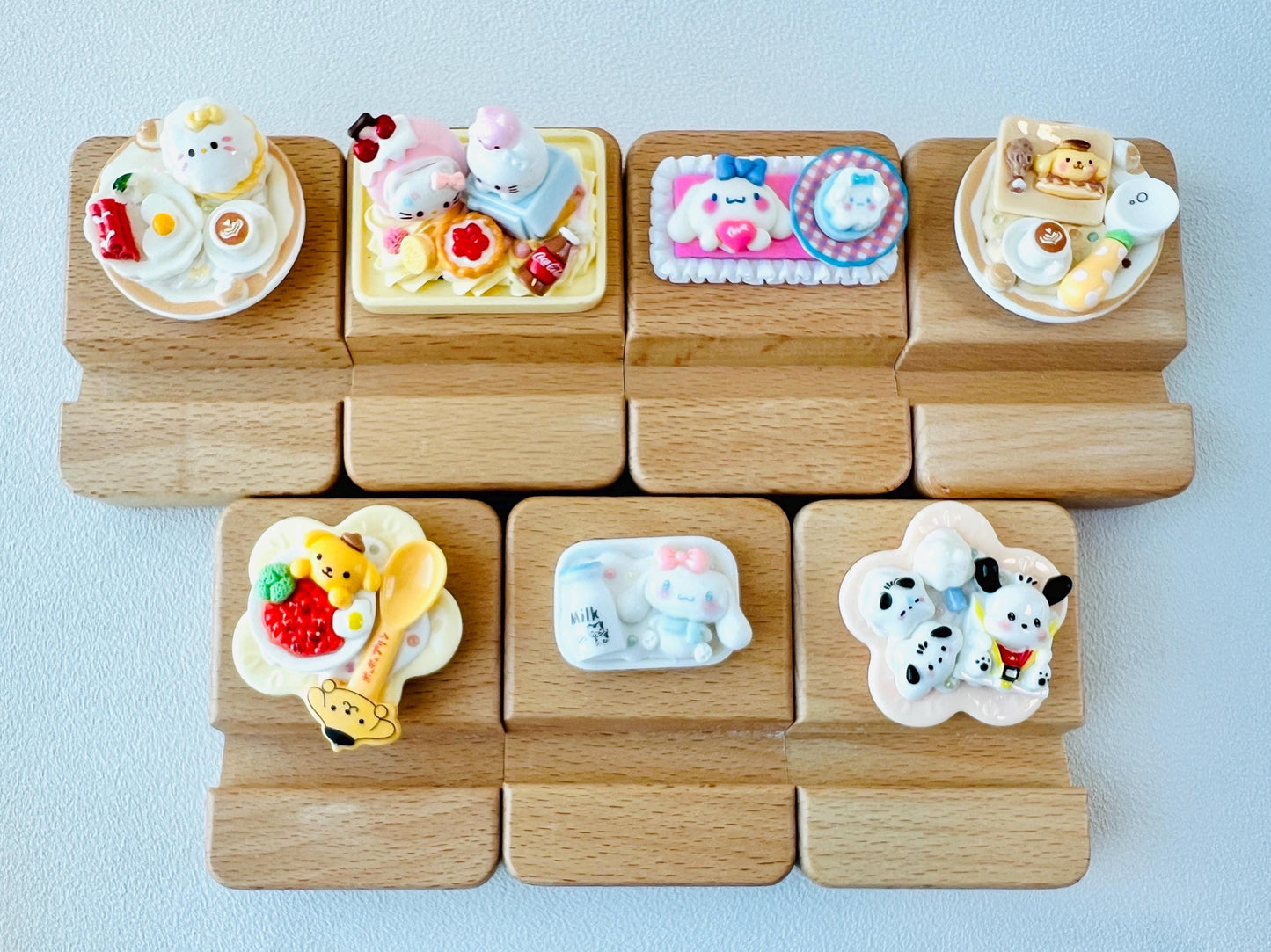 Sanrio Theme Personalized Engraving Phone Stand Sanrio Wooden Phone Support Phone Holder Desk Decor Adorable Gift