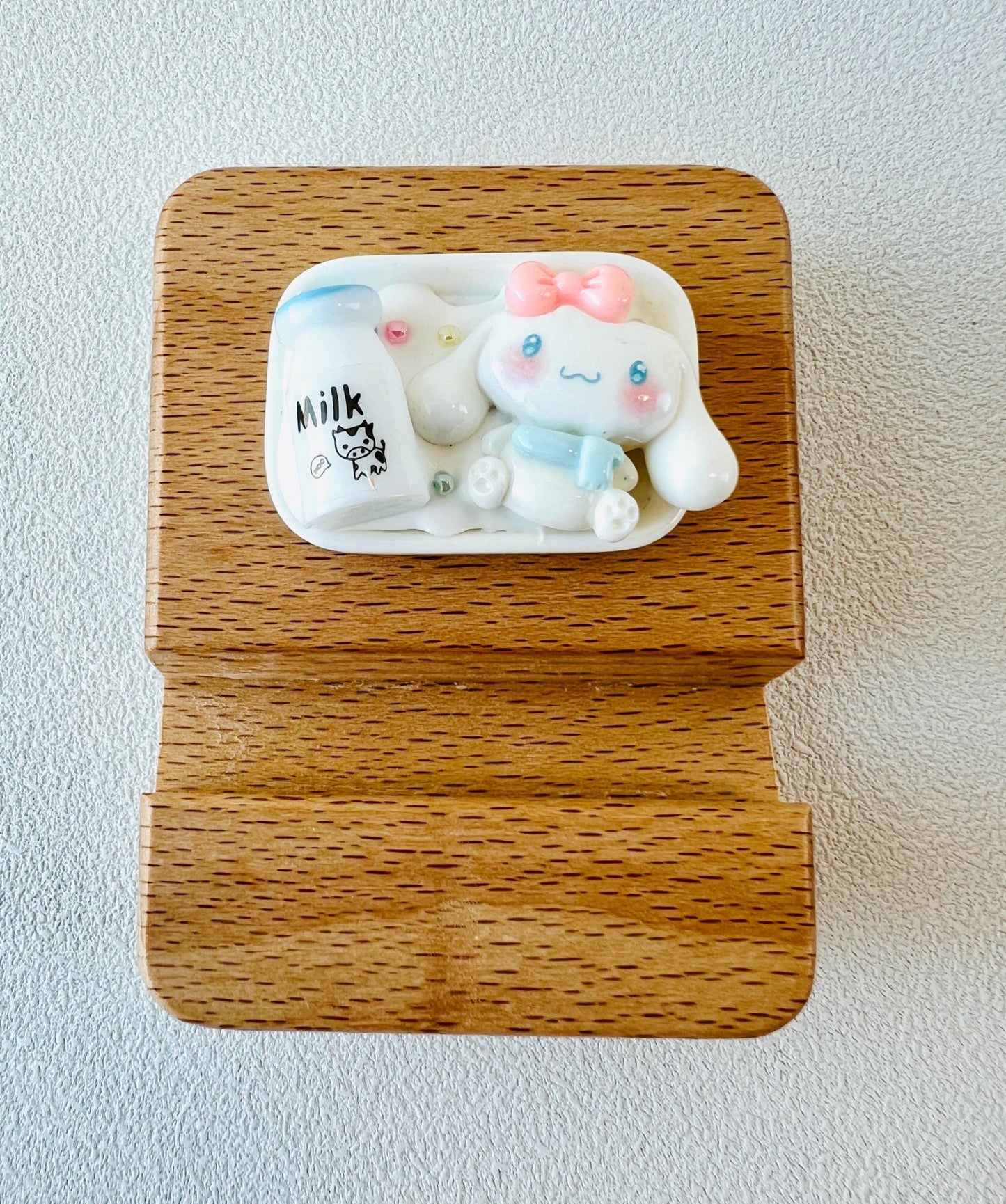 Sanrio Theme Personalized Engraving Phone Stand Sanrio Wooden Phone Support Phone Holder Desk Decor Adorable Gift