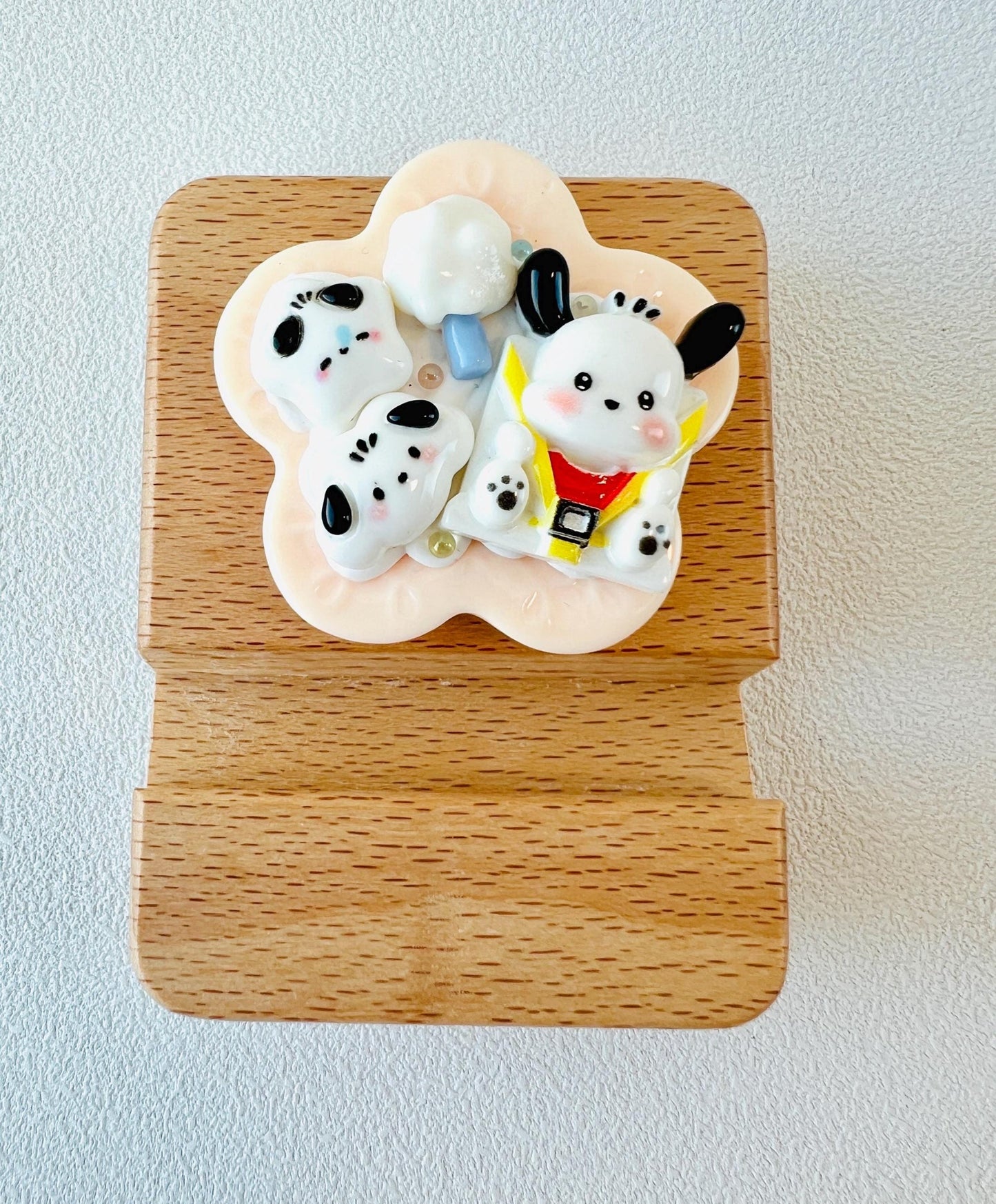 Sanrio Theme Personalized Engraving Phone Stand Sanrio Wooden Phone Support Phone Holder Desk Decor Adorable Gift