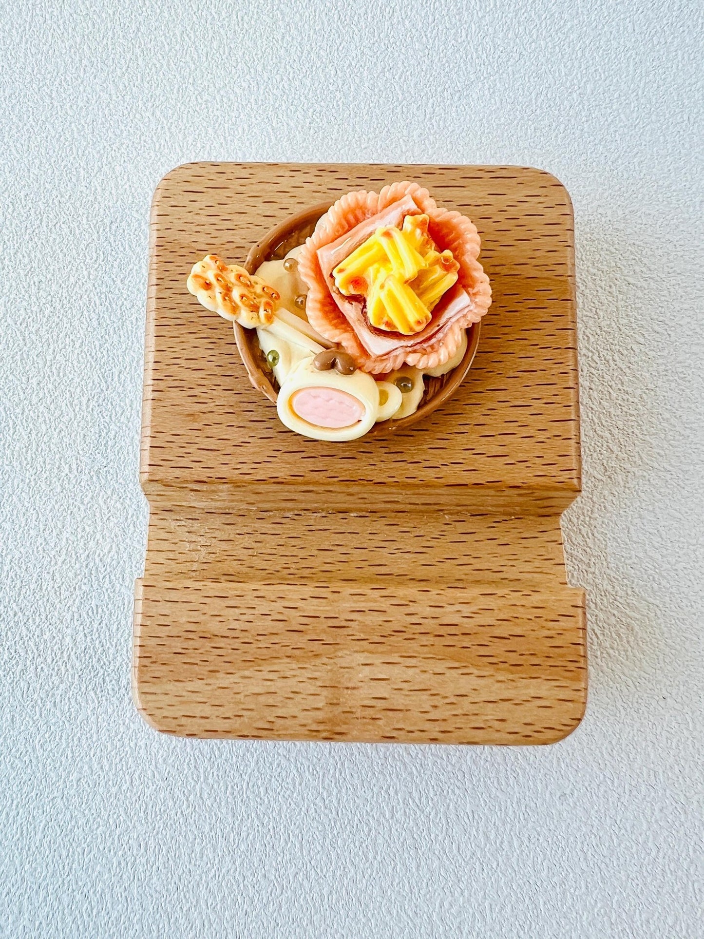 Food Themed Personalized Name Engraving Phone Dock Miniature Food Wooden Phone Support Phone Holder Desk Decor Adorable Gift