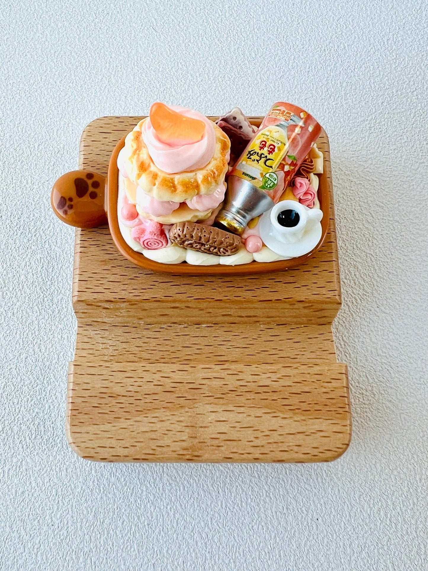 Food Themed Personalized Name Engraving Phone Dock Miniature Food Wooden Phone Support Phone Holder Desk Decor Adorable Gift