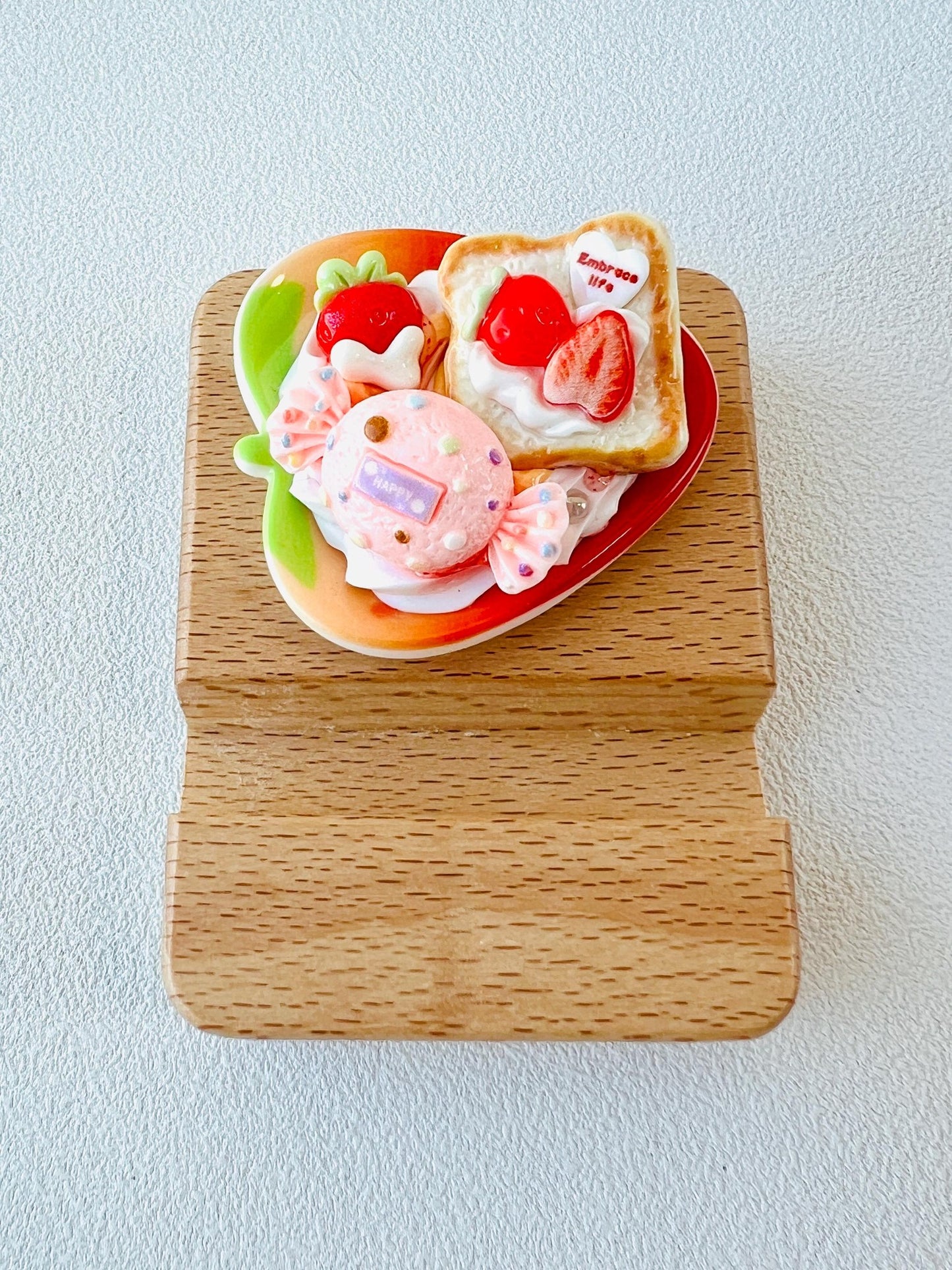 Food Themed Personalized Name Engraving Phone Dock Miniature Food Wooden Phone Support Phone Holder Desk Decor Adorable Gift