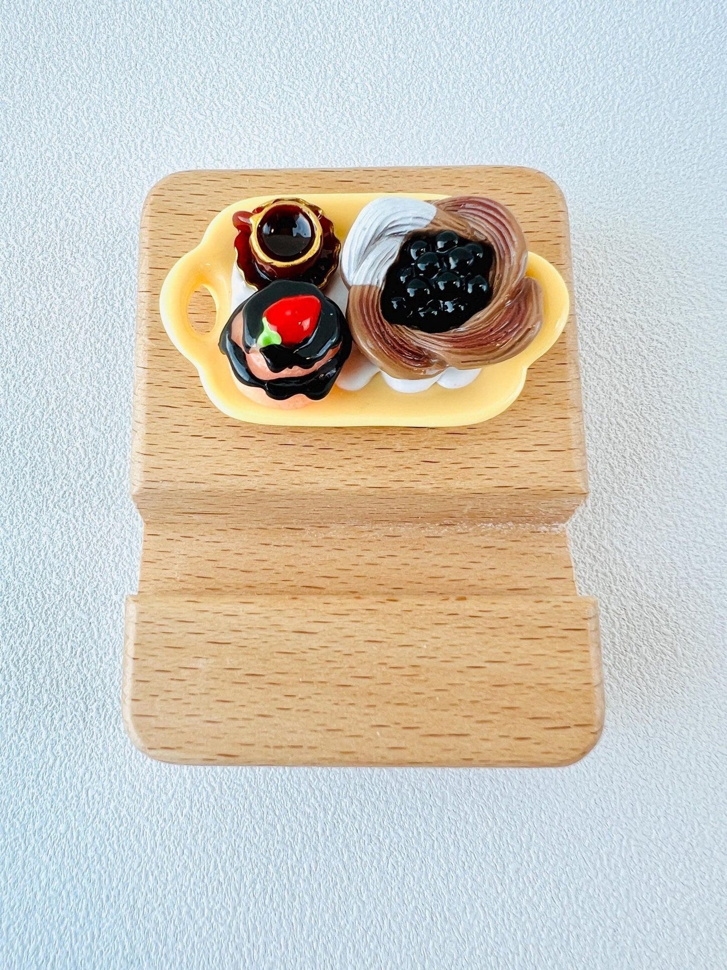 Food Themed Personalized Name Engraving Phone Dock Miniature Food Wooden Phone Support Phone Holder Desk Decor Adorable Gift