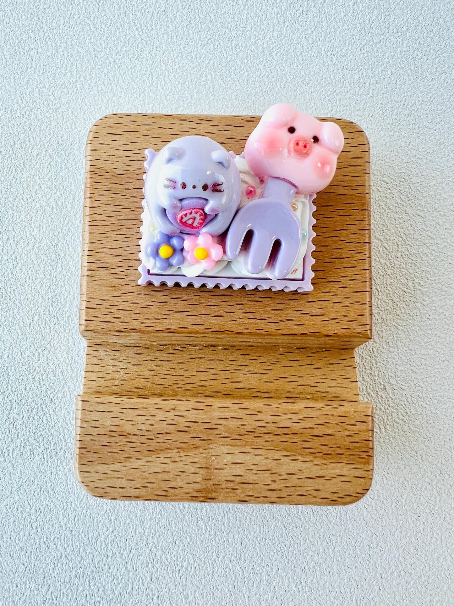 Pig Theme Personalized Engraving Phone Stand Piggy Wooden Phone Support Phone Holder Desk Decor Adorable Gift