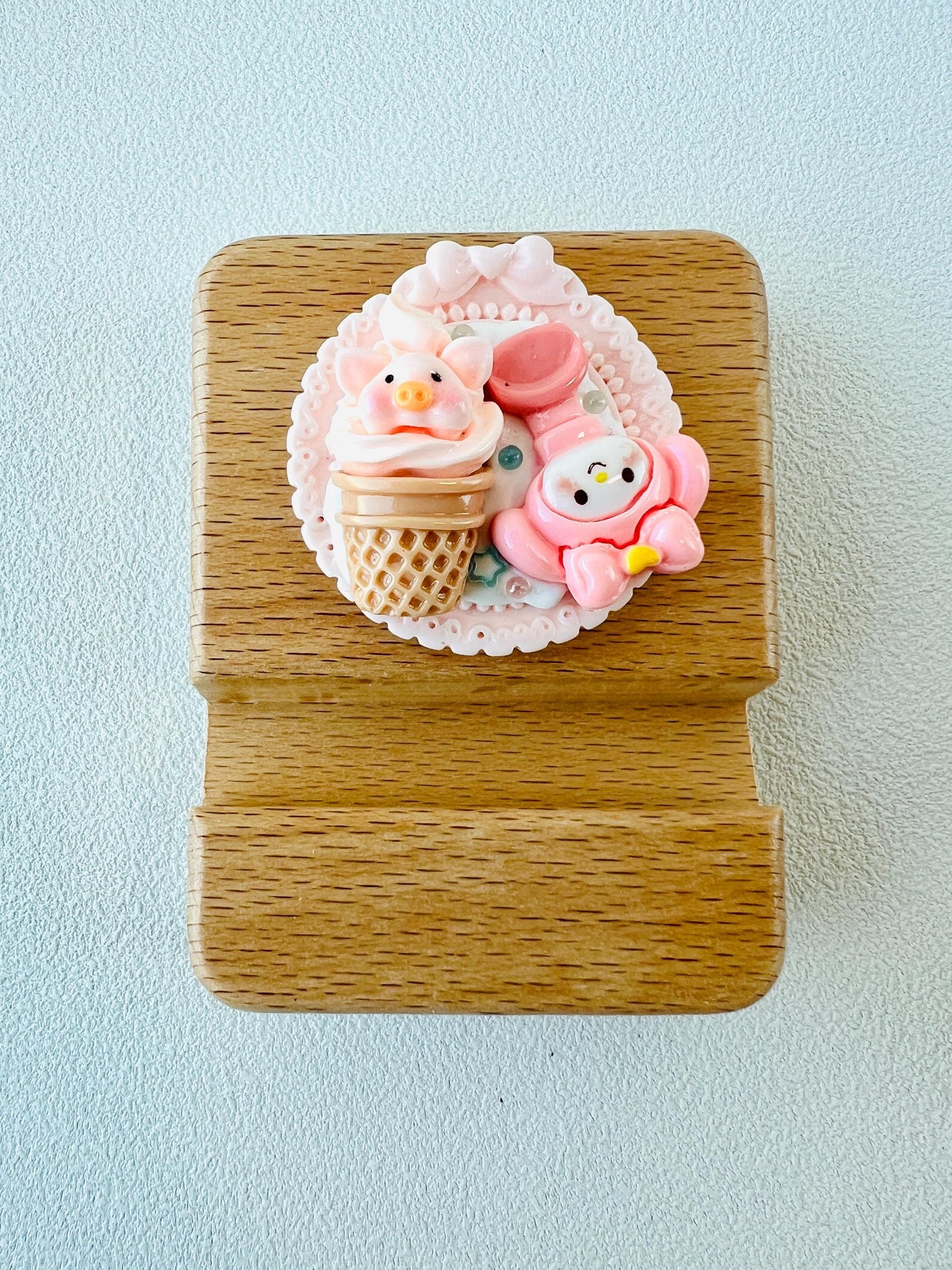 Pig Theme Personalized Engraving Phone Stand Piggy Wooden Phone Support Phone Holder Desk Decor Adorable Gift