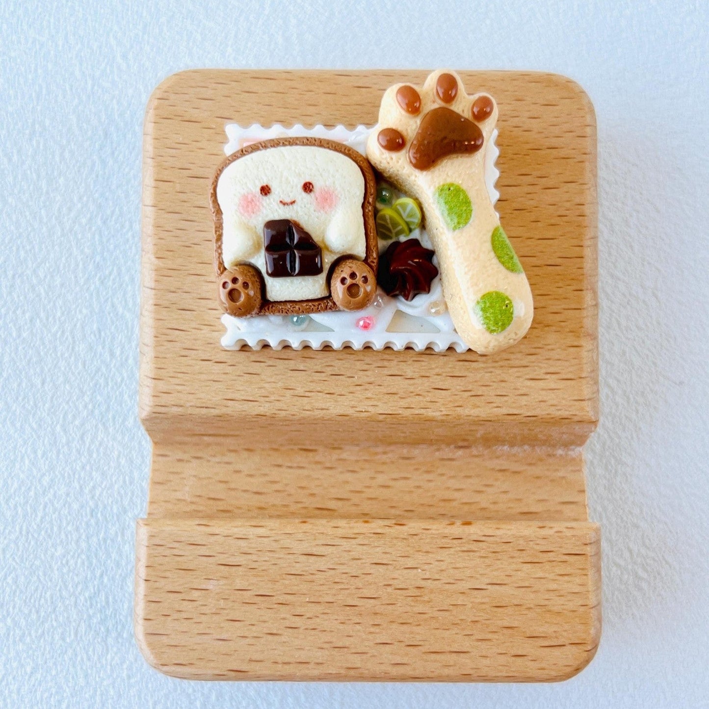Food Themed Personalized Name Engraving Phone Dock Miniature Food Wooden Phone Support Phone Holder Desk Decor Adorable Gift