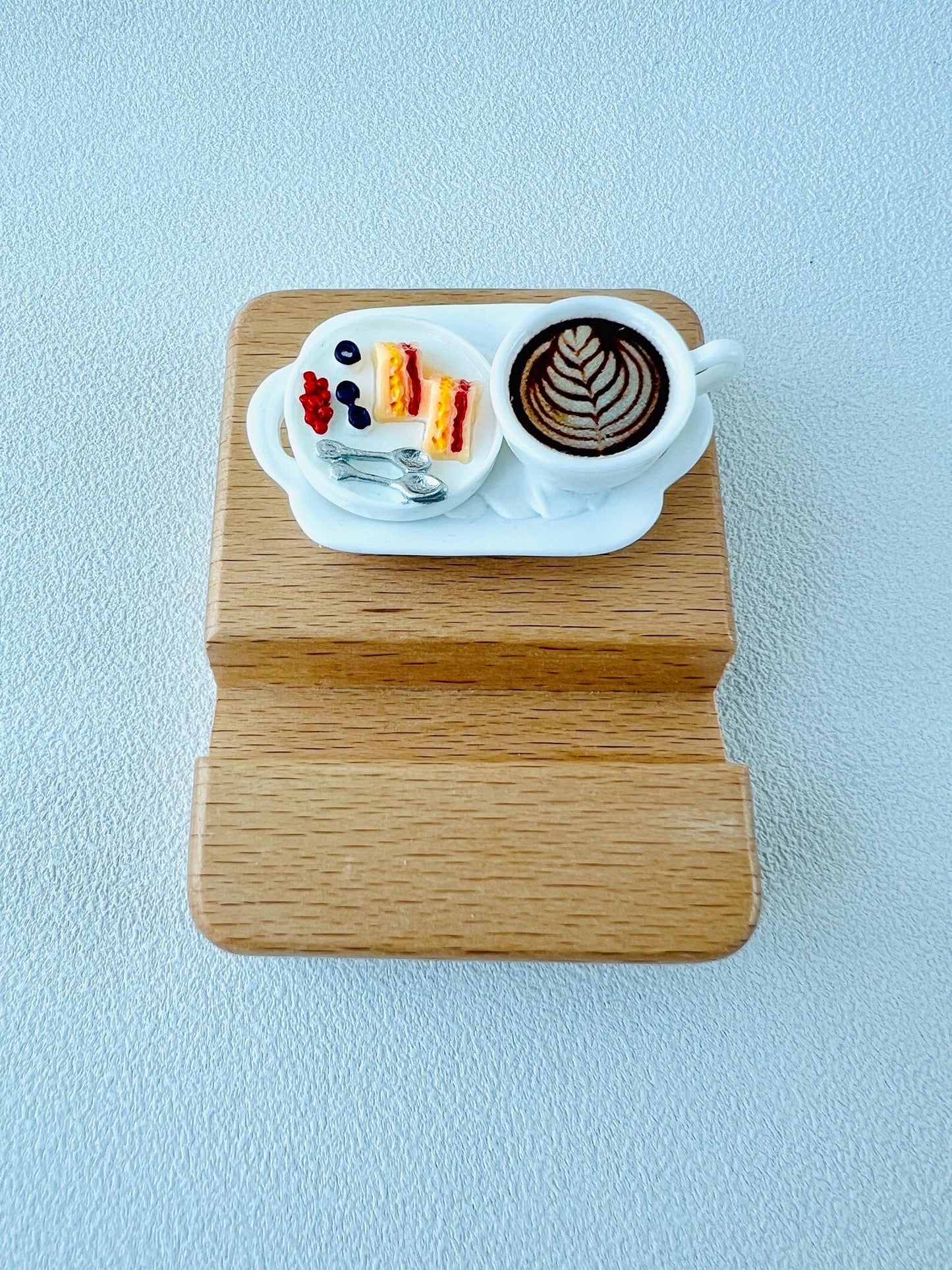 Food Themed Personalized Name Engraving Phone Dock Miniature Food Wooden Phone Support Phone Holder Desk Decor Adorable Gift