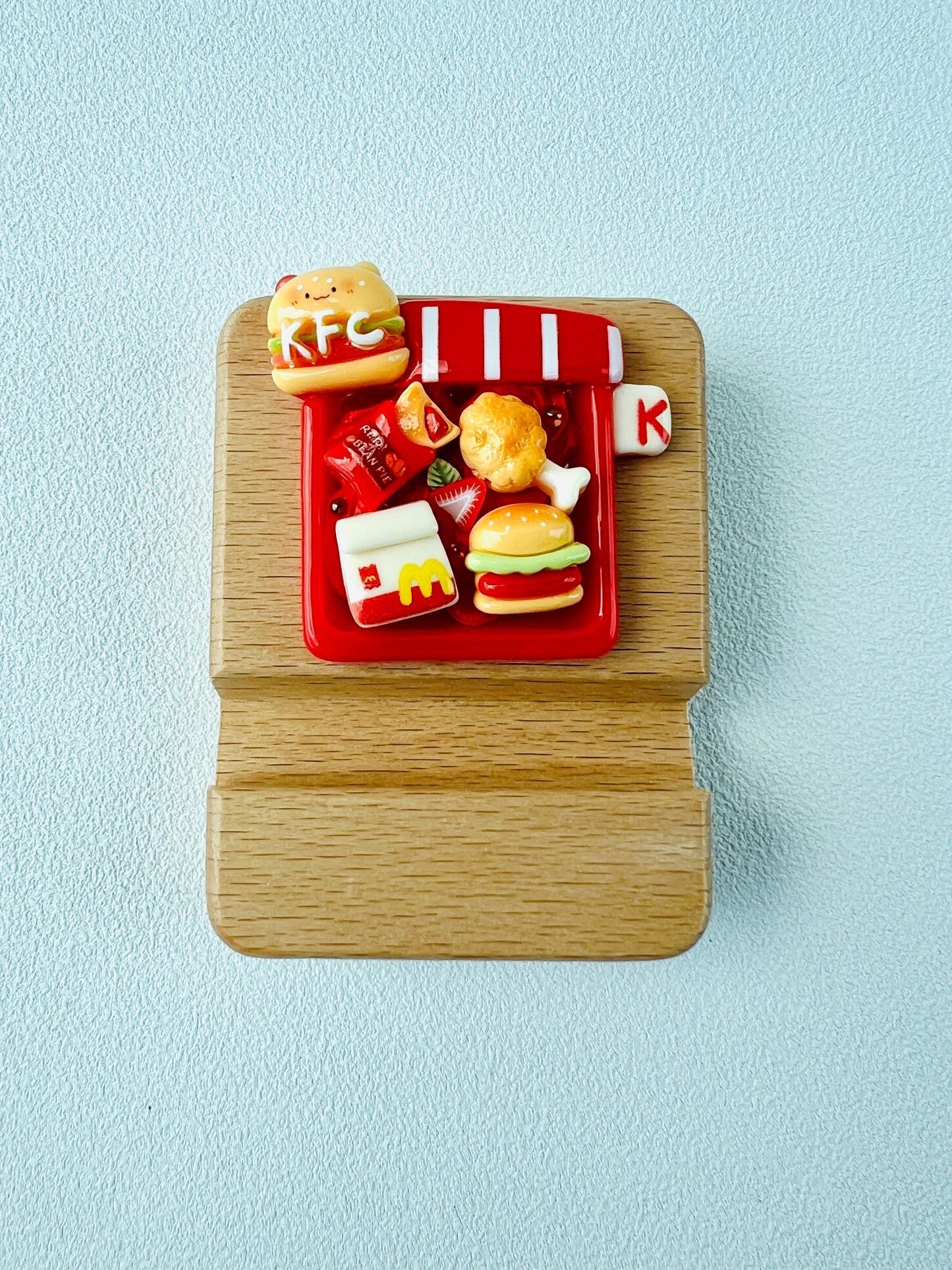 Fast Food Themed Personalized Name Engraving Phone Dock Miniature Food Wooden Phone Support Phone Holder Desk Decor Adorable Gift