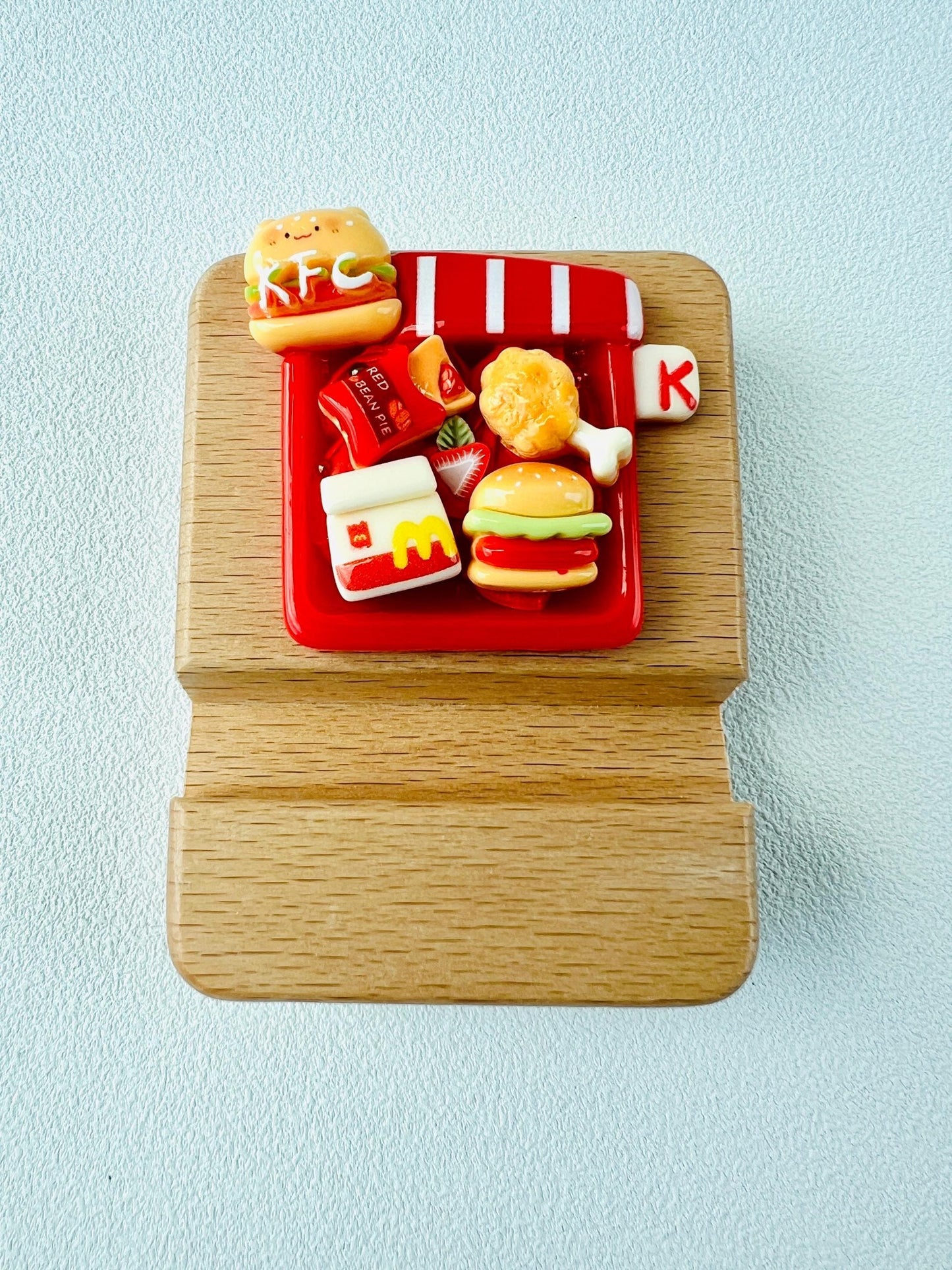 Fast Food Themed Personalized Name Engraving Phone Dock Miniature Food Wooden Phone Support Phone Holder Desk Decor Adorable Gift