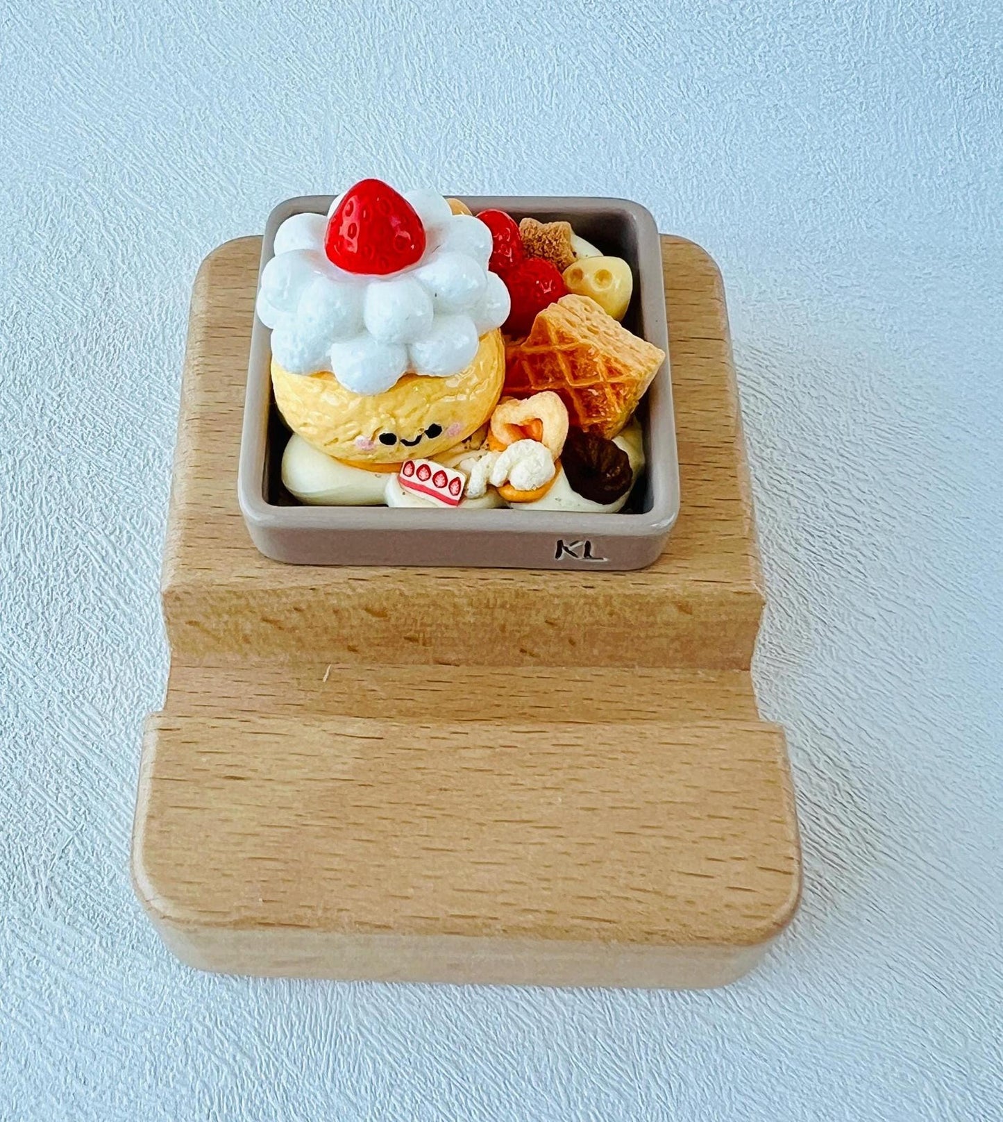 Food Theme Personalized Engraving Phone Stand Miniature Food Wooden Phone Support Phone Holder Desk Decor Adorable Gift