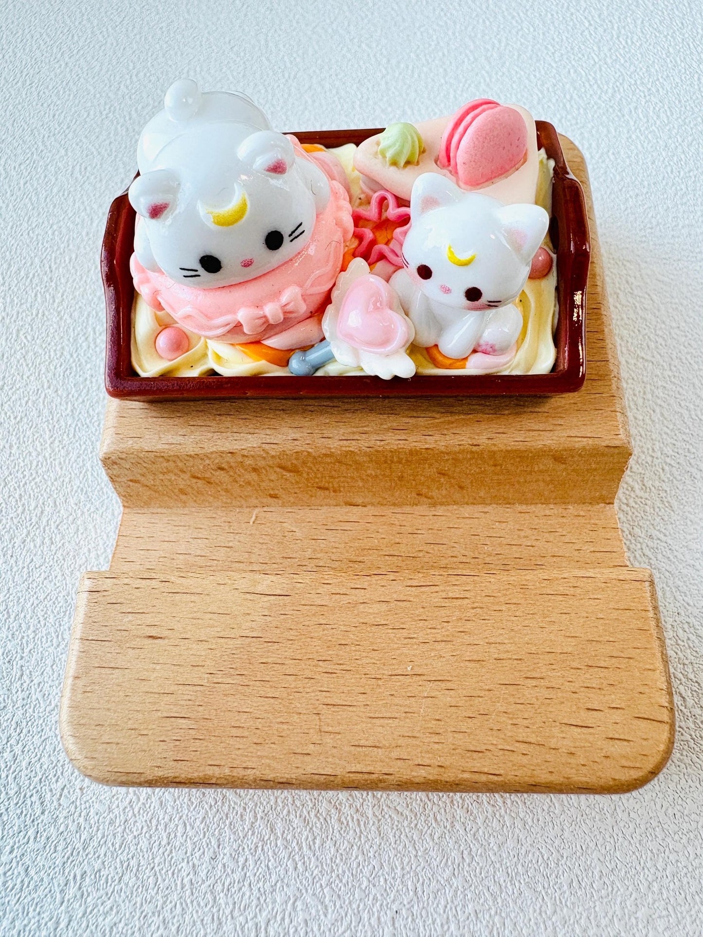 Cat Theme Personalized Engraving Phone Stand Kitten Wooden Phone Support Unique Phone Holder Desk Decor Adorable Gift