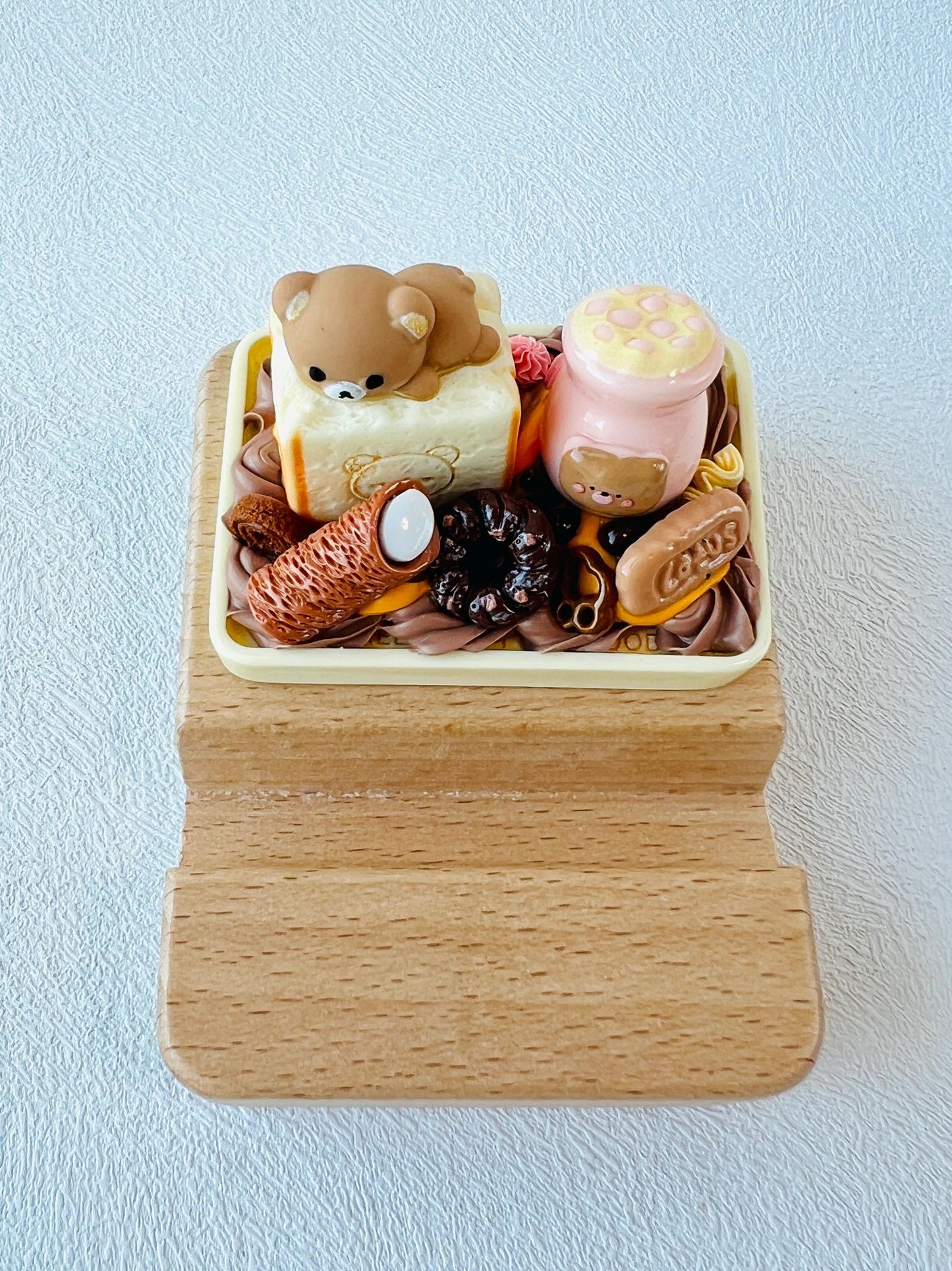 Bear Theme Custom Name Engraving Phone Stand Bear Wooden Phone Support Phone Holder Desk Decor Adorable Gift