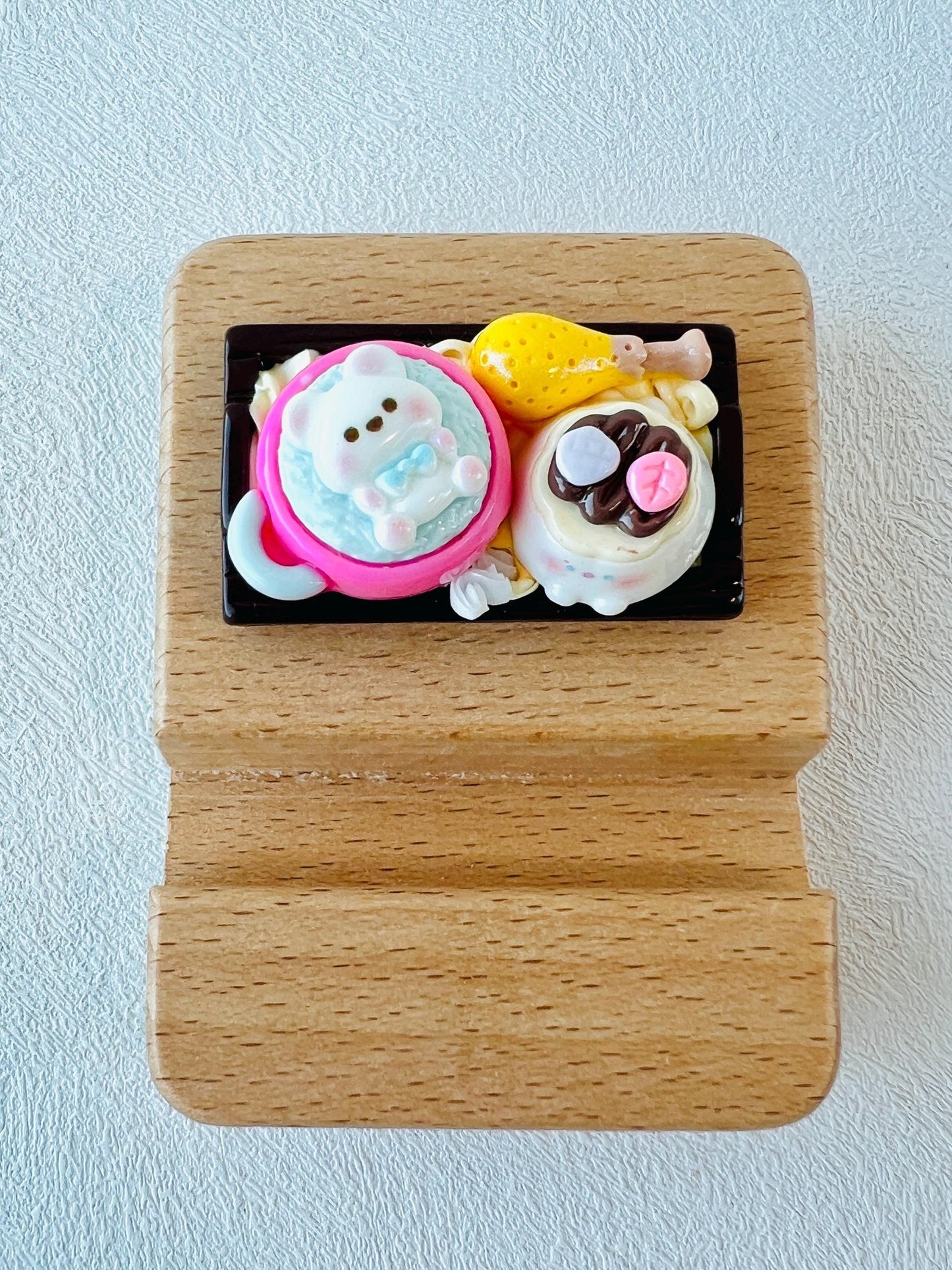 Bear Theme Custom Name Engraving Phone Stand Bear Wooden Phone Support Phone Holder Desk Decor Adorable Gift