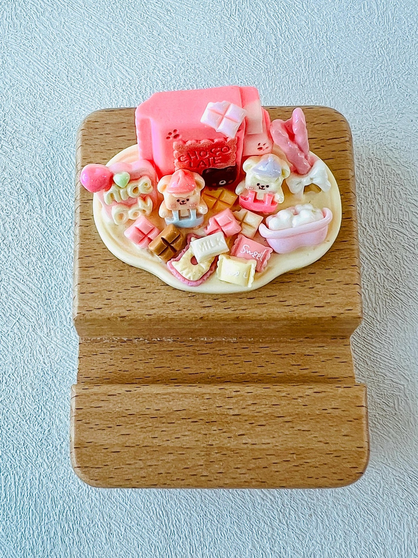 Bear Theme Custom Name Engraving Phone Stand Bear Wooden Phone Support Phone Holder Desk Decor Adorable Gift