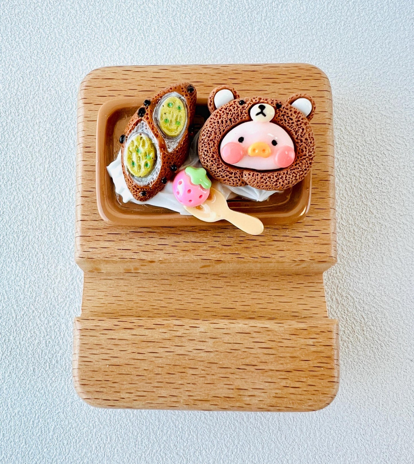 Pig Theme Personalized Name Engraving Wooden Phone Stand