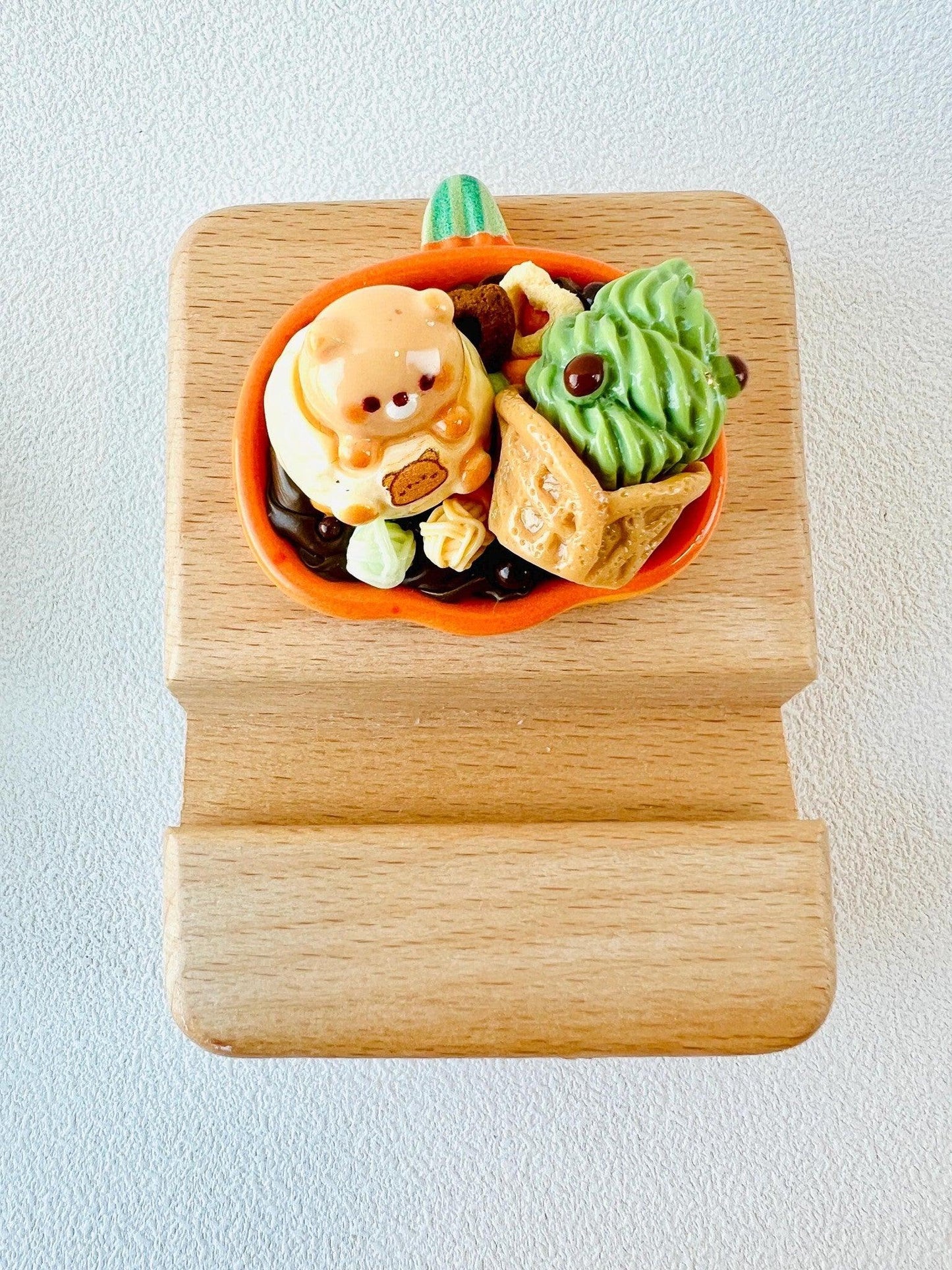 Bear Theme Name Engraving Wooden Phone Stand