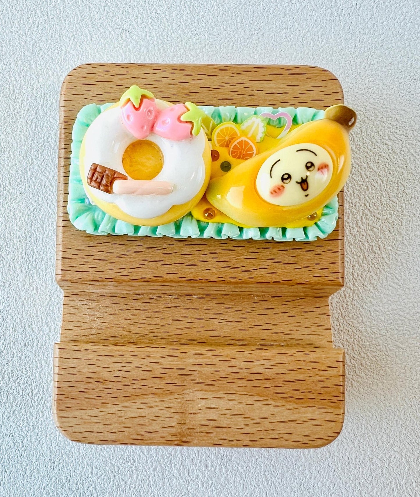 Chiikawa Personalized Engraving Phone Stand Wooden Phone Support Phone Holder Desk Decor Adorable Gift