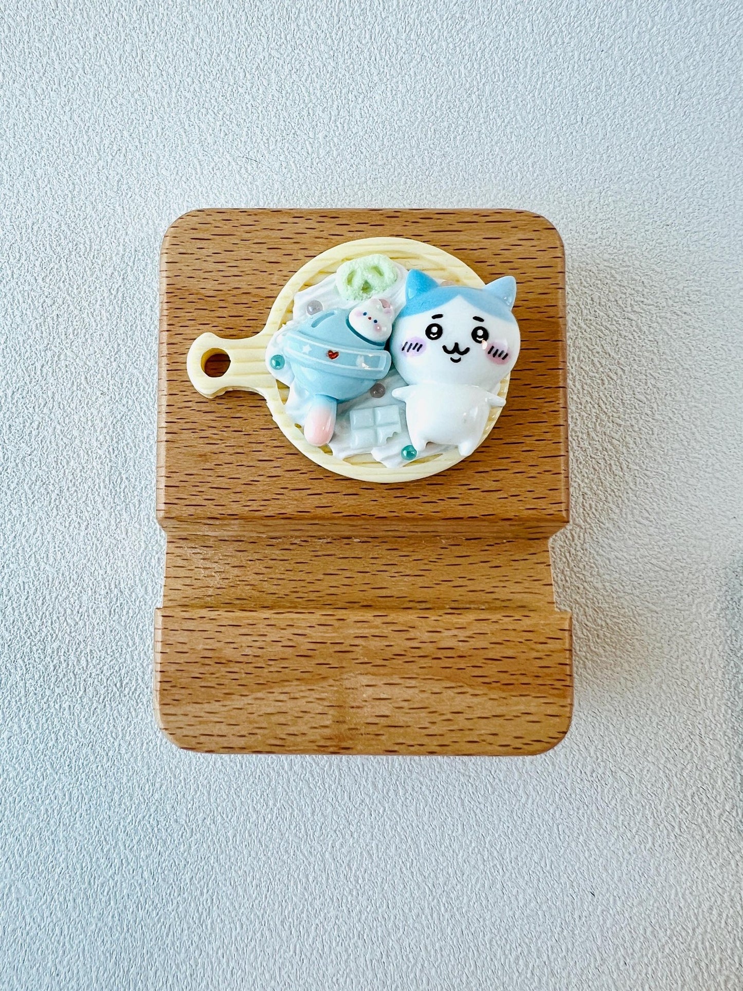 Chiikawa Personalized Engraving Phone Stand Wooden Phone Support Phone Holder Desk Decor Adorable Gift