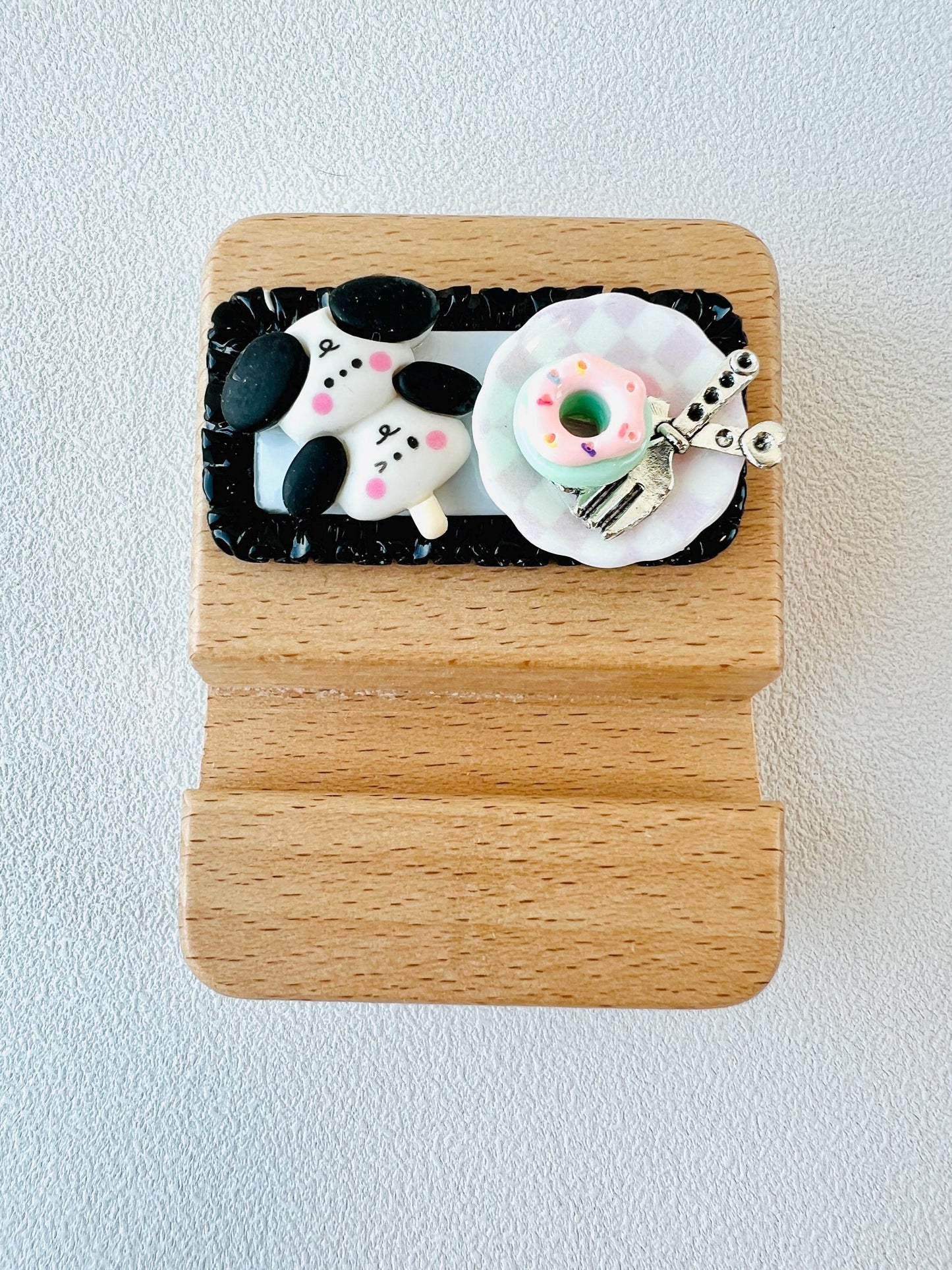 Sanrio Theme Personalized Engraving Wooden Phone Stand