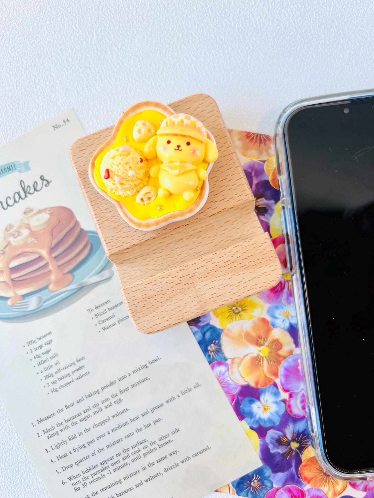 Sanrio Theme Personalized Engraving Phone Stand Sanrio Wooden Phone Support Phone Holder Desk Decor Adorable Gift