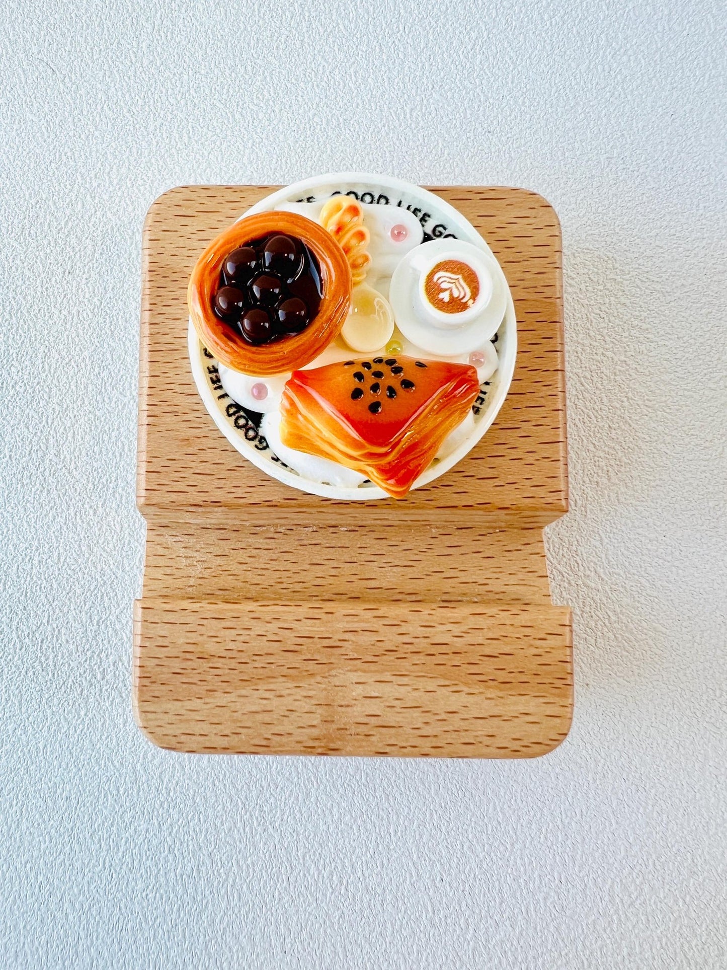 Delicious Food Theme Personalized Name Engraving Phone Dock Miniature Food Wooden Phone Support Phone Holder Desk Decor Adorable Gift