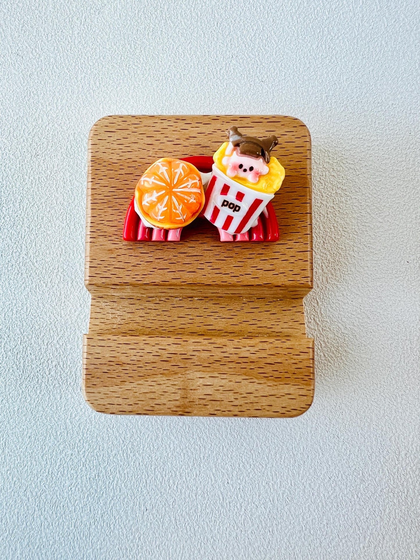 Food Themed Personalized Name Engraving Phone Dock Miniature Food Wooden Phone Support Phone Holder Desk Decor Adorable Gift