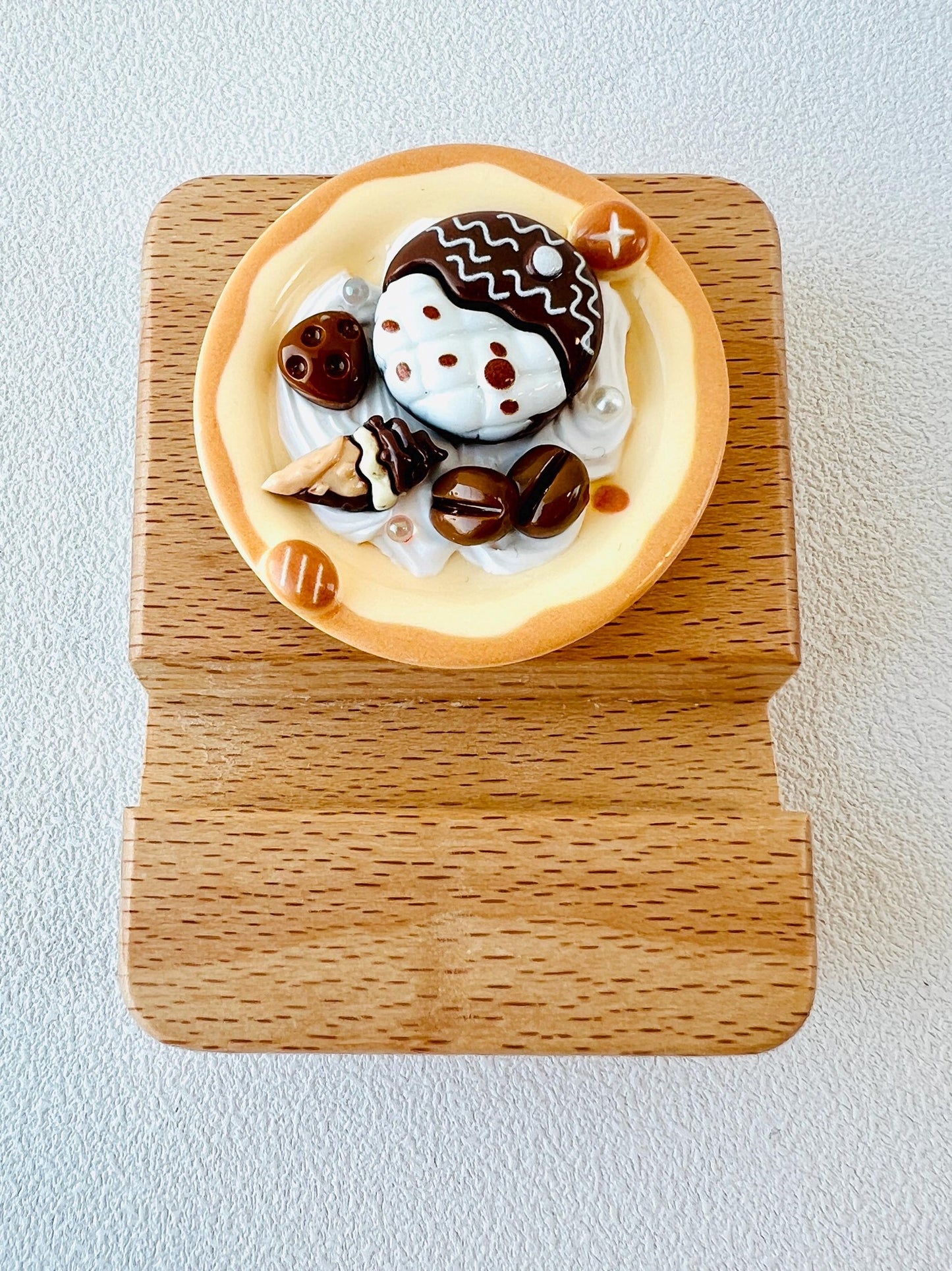 Food Themed Personalized Name Engraving Phone Dock Miniature Food Wooden Phone Support Phone Holder Desk Decor Adorable Gift