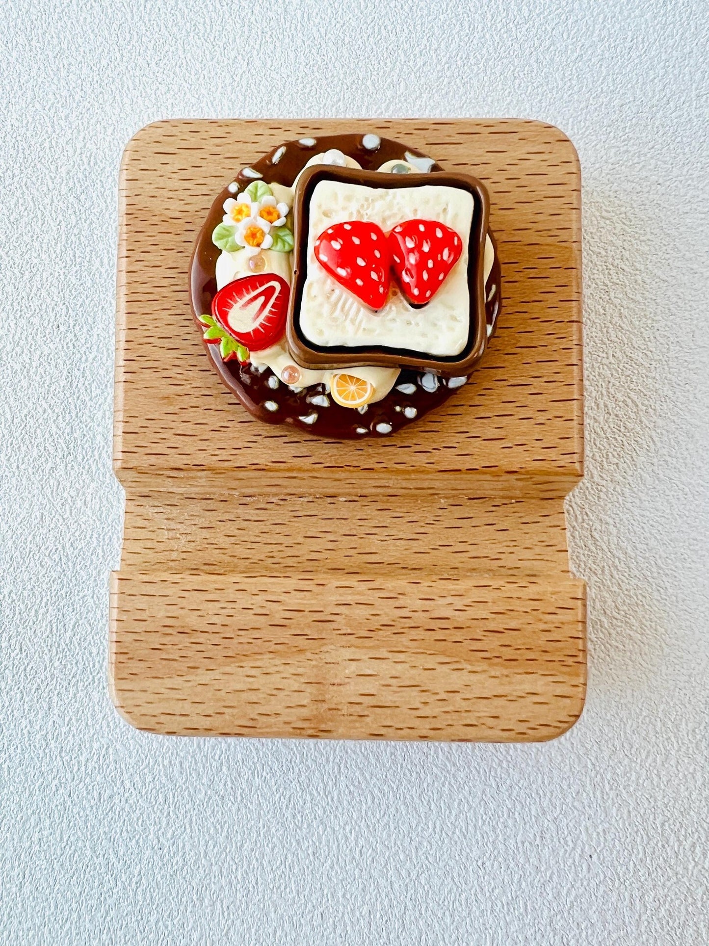 Food Themed Personalized Name Engraving Phone Dock Miniature Food Wooden Phone Support Phone Holder Desk Decor Adorable Gift