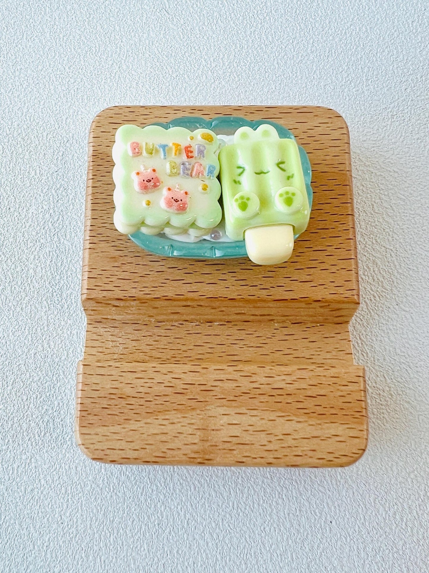 Food Themed Personalized Name Engraving Phone Dock Miniature Food Wooden Phone Support Phone Holder Desk Decor Adorable Gift