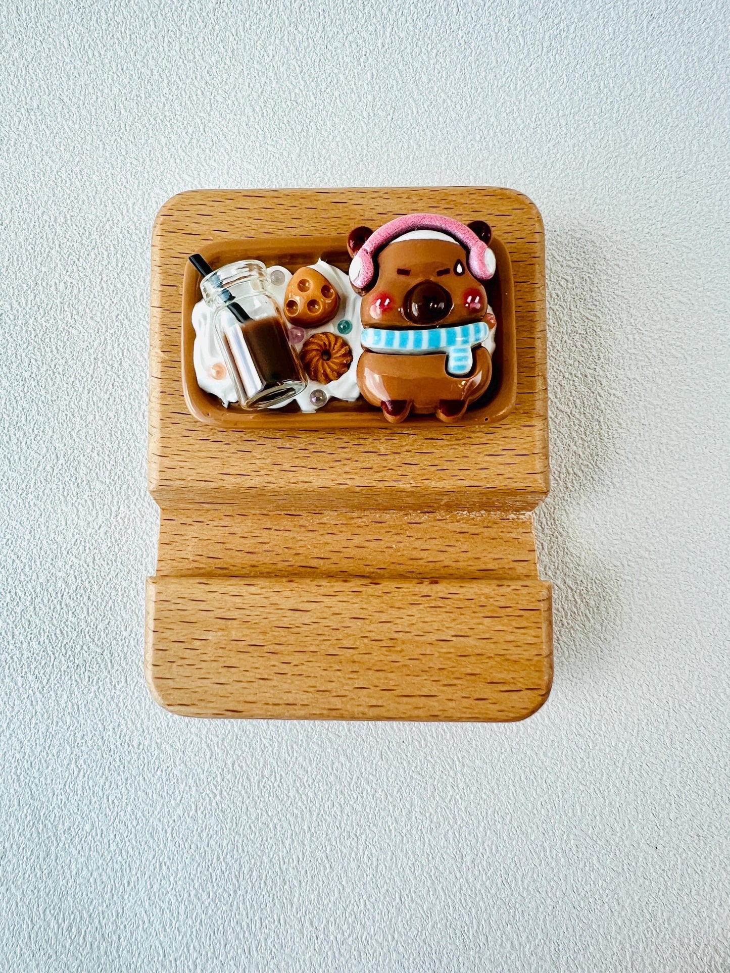 Capybara Themed Name Engraving Wooden Phone Stand