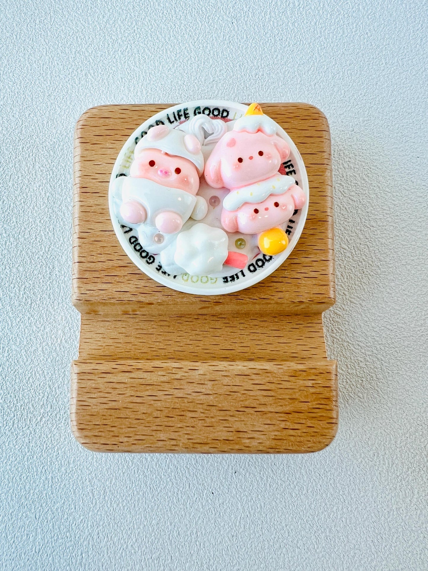 Pig Theme Personalized Engraving Phone Stand Piggy Wooden Phone Support Phone Holder Desk Decor Adorable Gift