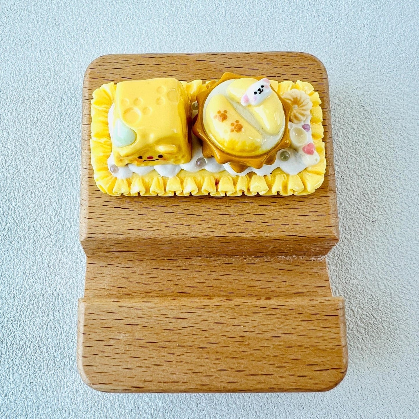 Food Themed Personalized Name Engraving Phone Dock Miniature Food Wooden Phone Support Phone Holder Desk Decor Adorable Gift