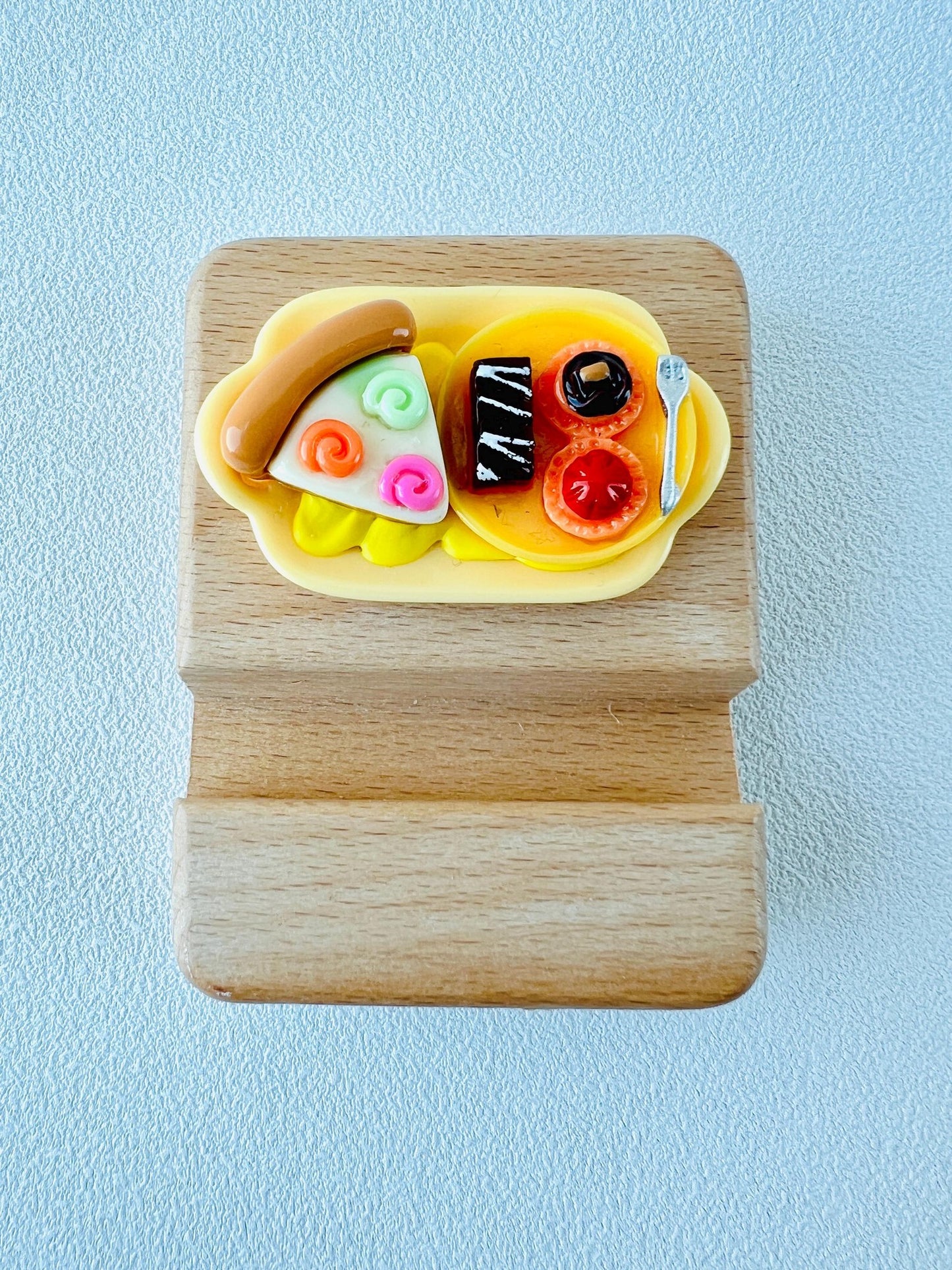 Food Themed Personalized Name Engraving Phone Dock Miniature Food Wooden Phone Support Phone Holder Desk Decor Adorable Gift