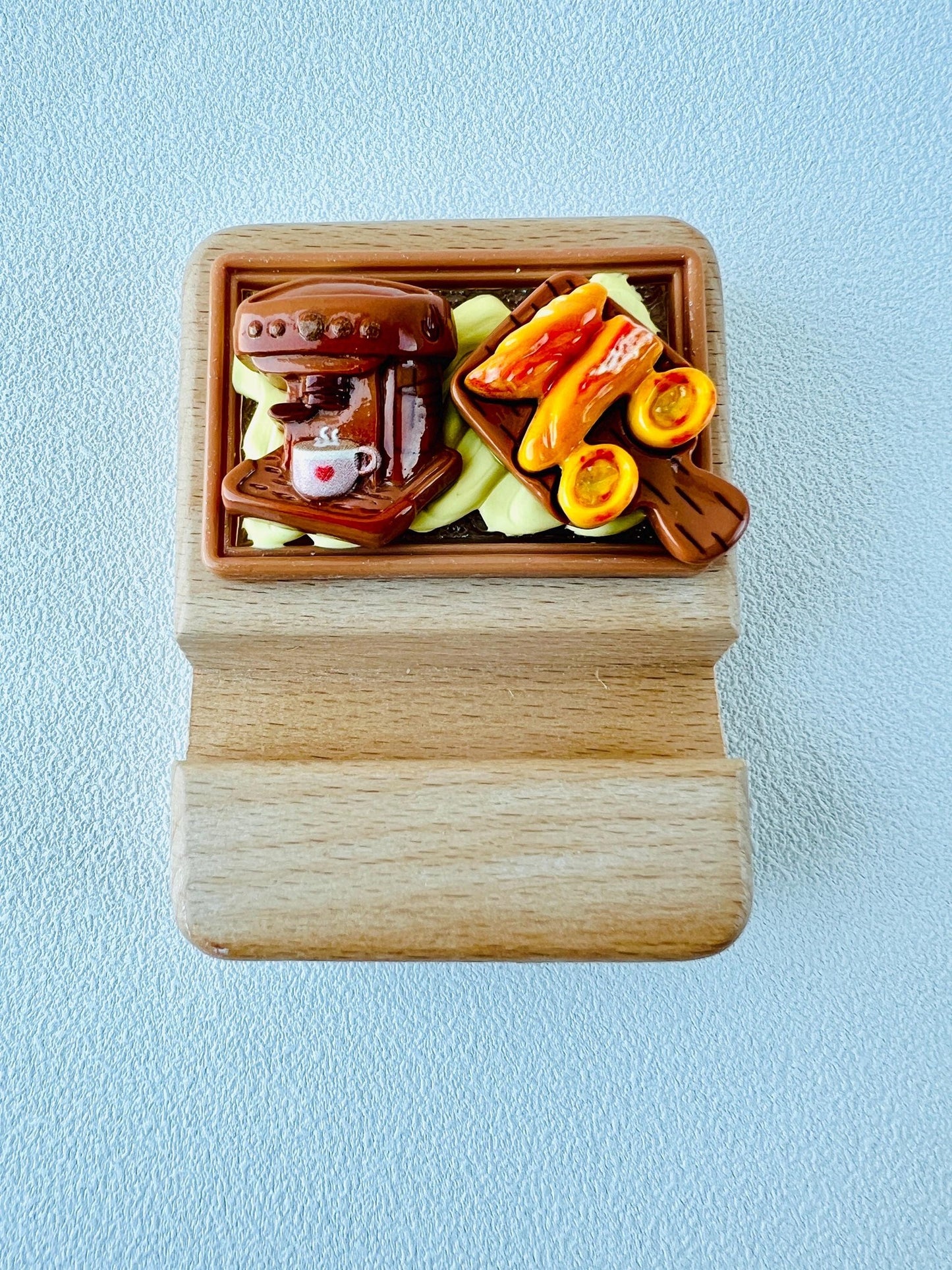 Food Themed Personalized Name Engraving Phone Dock Miniature Food Wooden Phone Support Phone Holder Desk Decor Adorable Gift