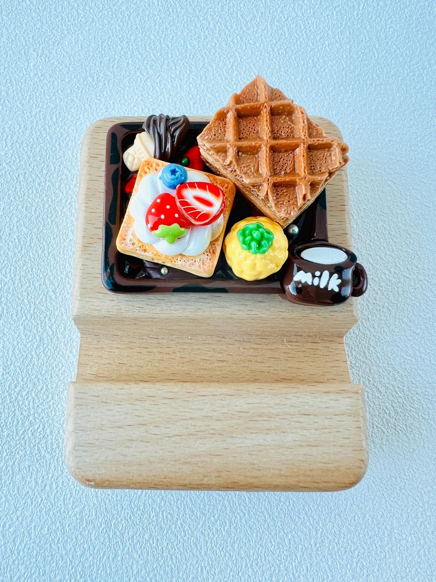 Food Themed Personalized Name Engraving Phone Dock Miniature Food Wooden Phone Support Phone Holder Desk Decor Adorable Gift