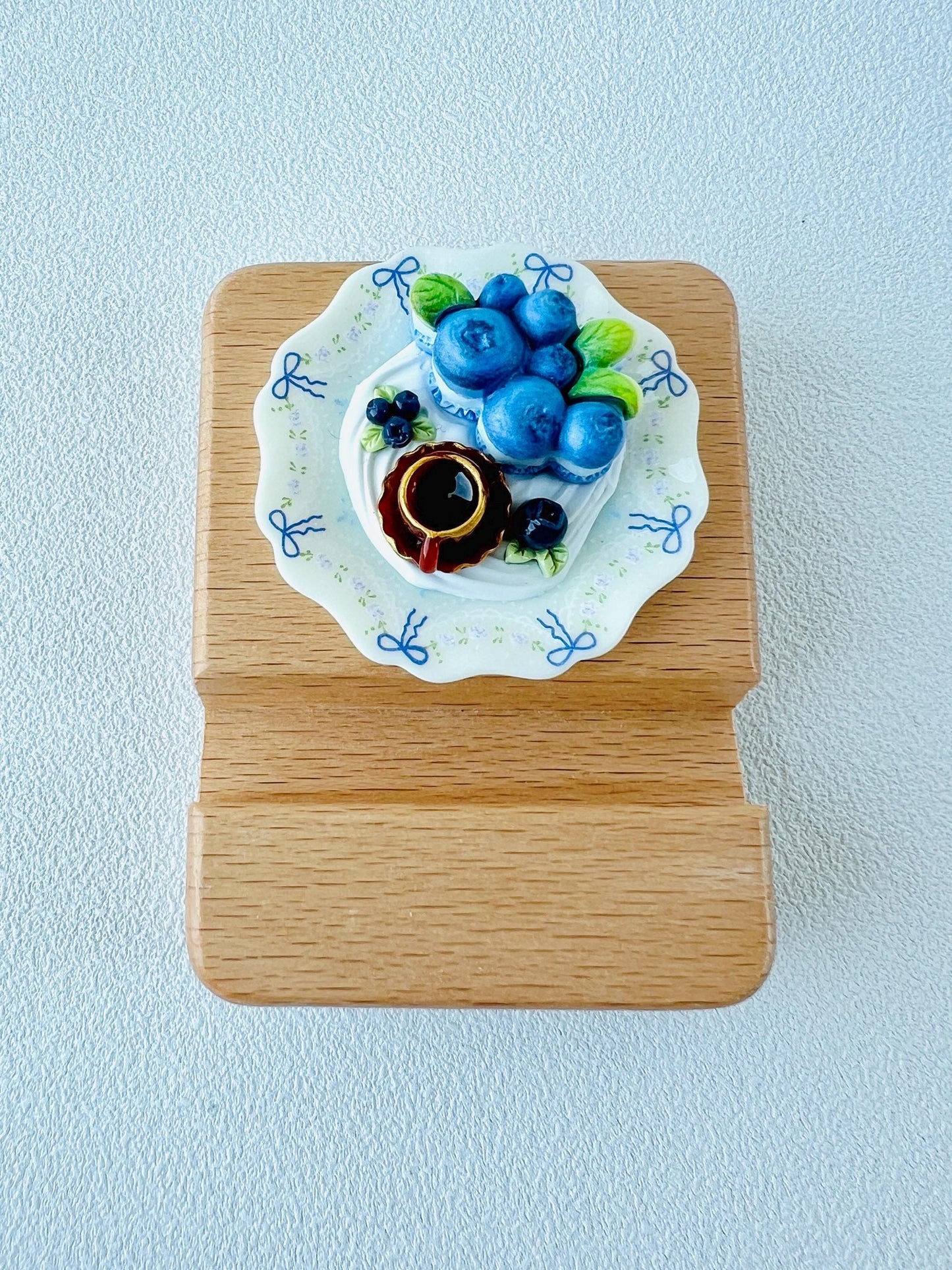 Food Themed Personalized Name Engraving Phone Dock Miniature Food Wooden Phone Support Phone Holder Desk Decor Adorable Gift