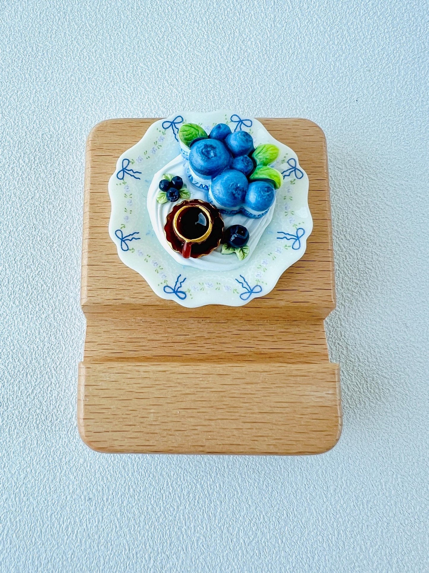 Food Themed Personalized Name Engraving Phone Dock Miniature Food Wooden Phone Support Phone Holder Desk Decor Adorable Gift