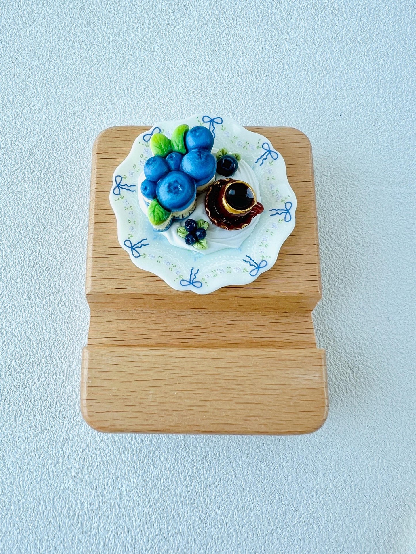 Food Themed Personalized Name Engraving Phone Dock Miniature Food Wooden Phone Support Phone Holder Desk Decor Adorable Gift
