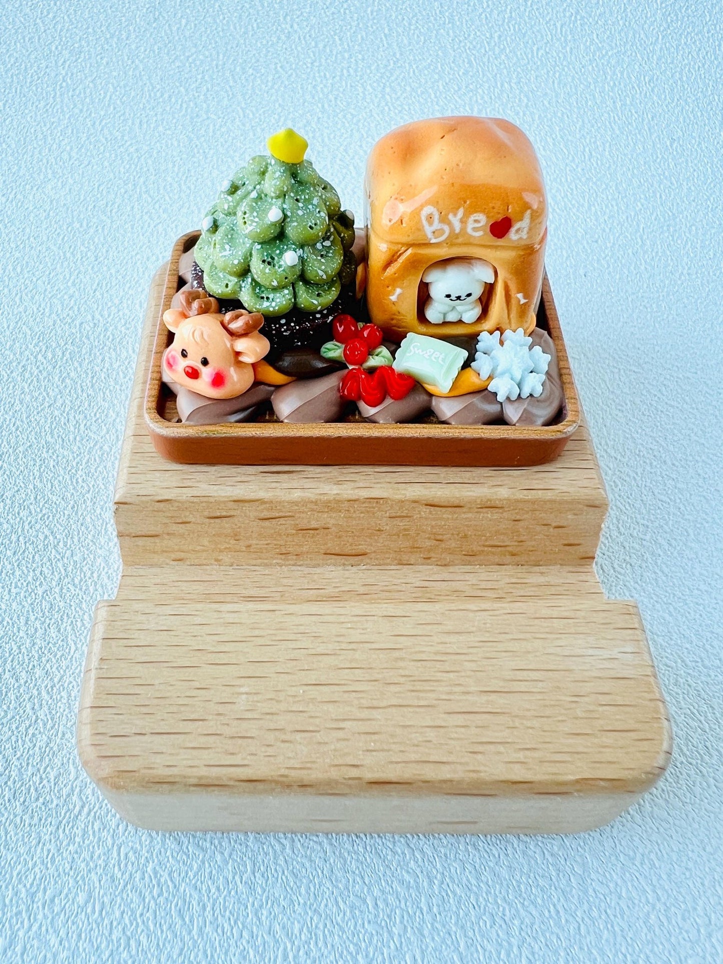 Food Themed Personalized Name Engraving Phone Dock Miniature Food Wooden Phone Support Phone Holder Desk Decor Adorable Gift