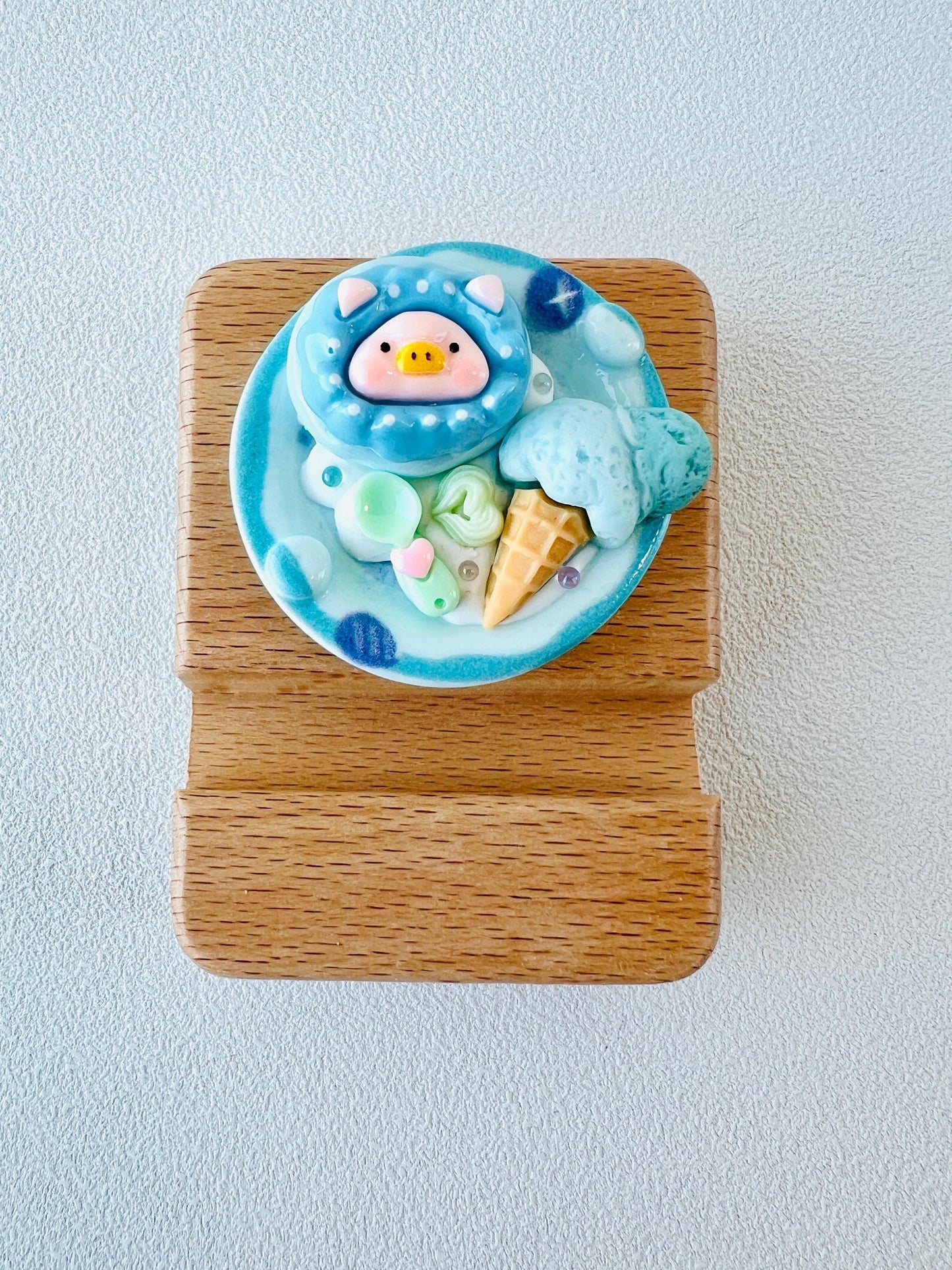 Pig Theme Personalized Engraving Phone Stand Piggy Wooden Phone Support Phone Holder Desk Decor Adorable Gift
